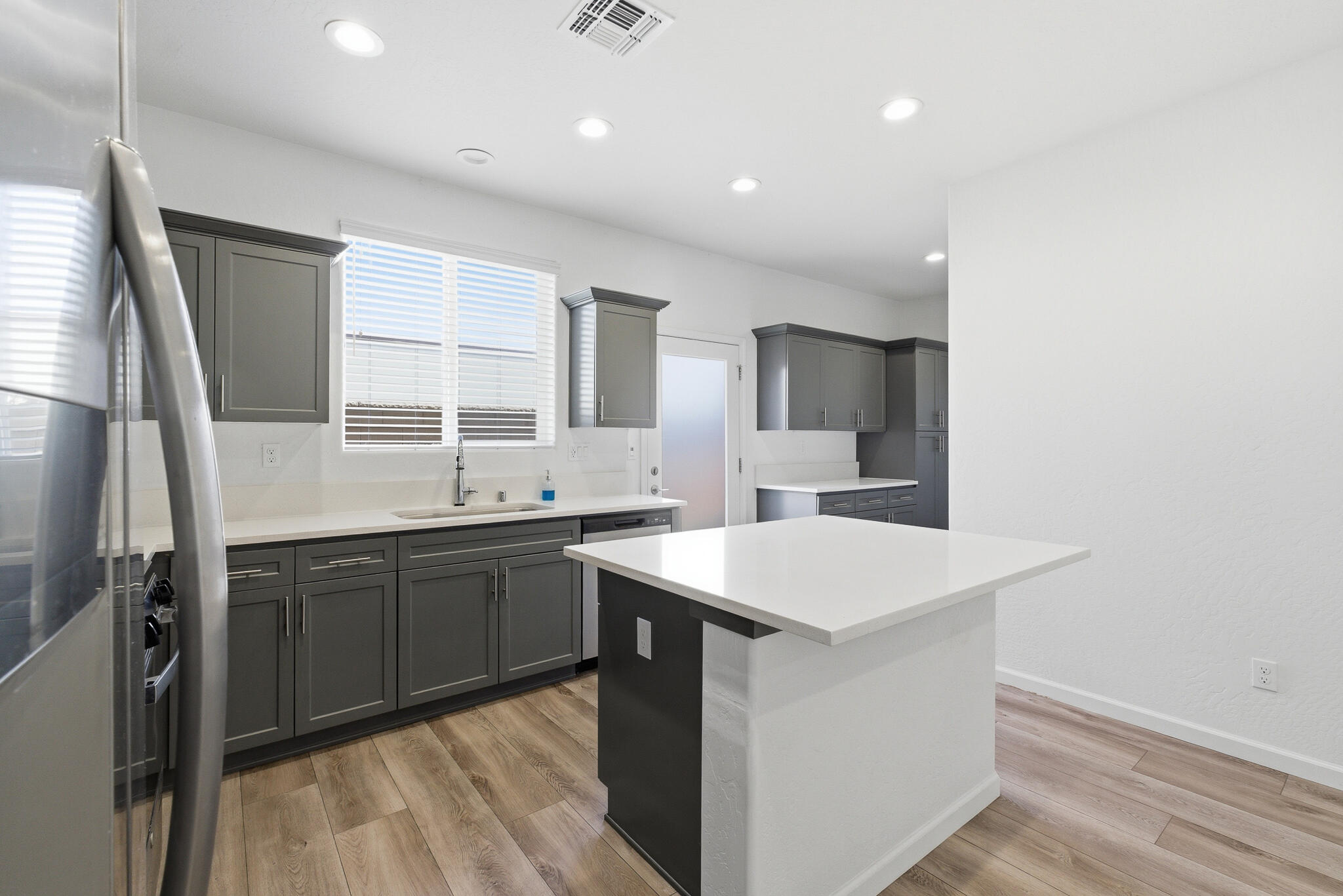 3008 N Creekside St, Visalia, CA 93291