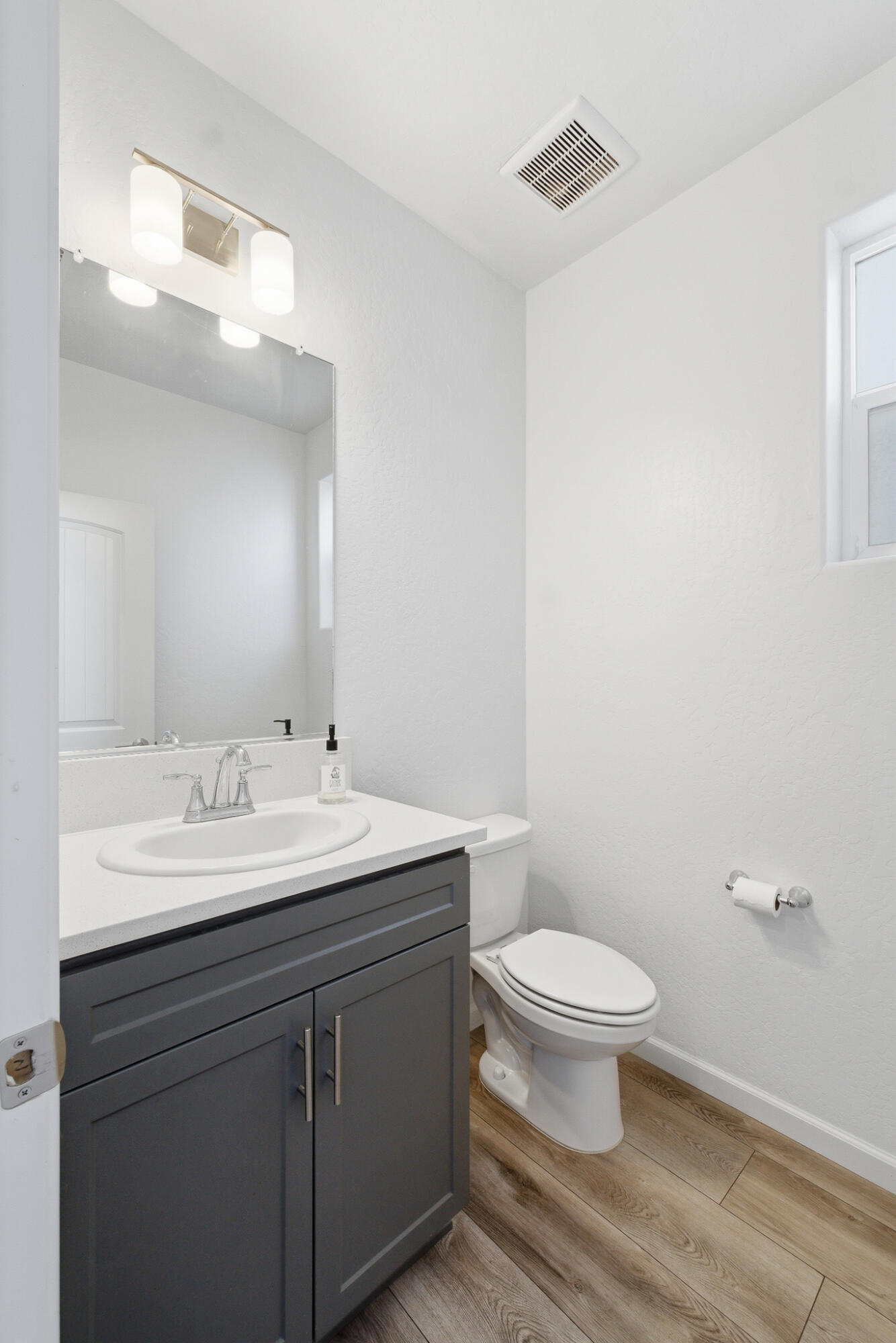 3008 N Creekside St, Visalia, CA 93291