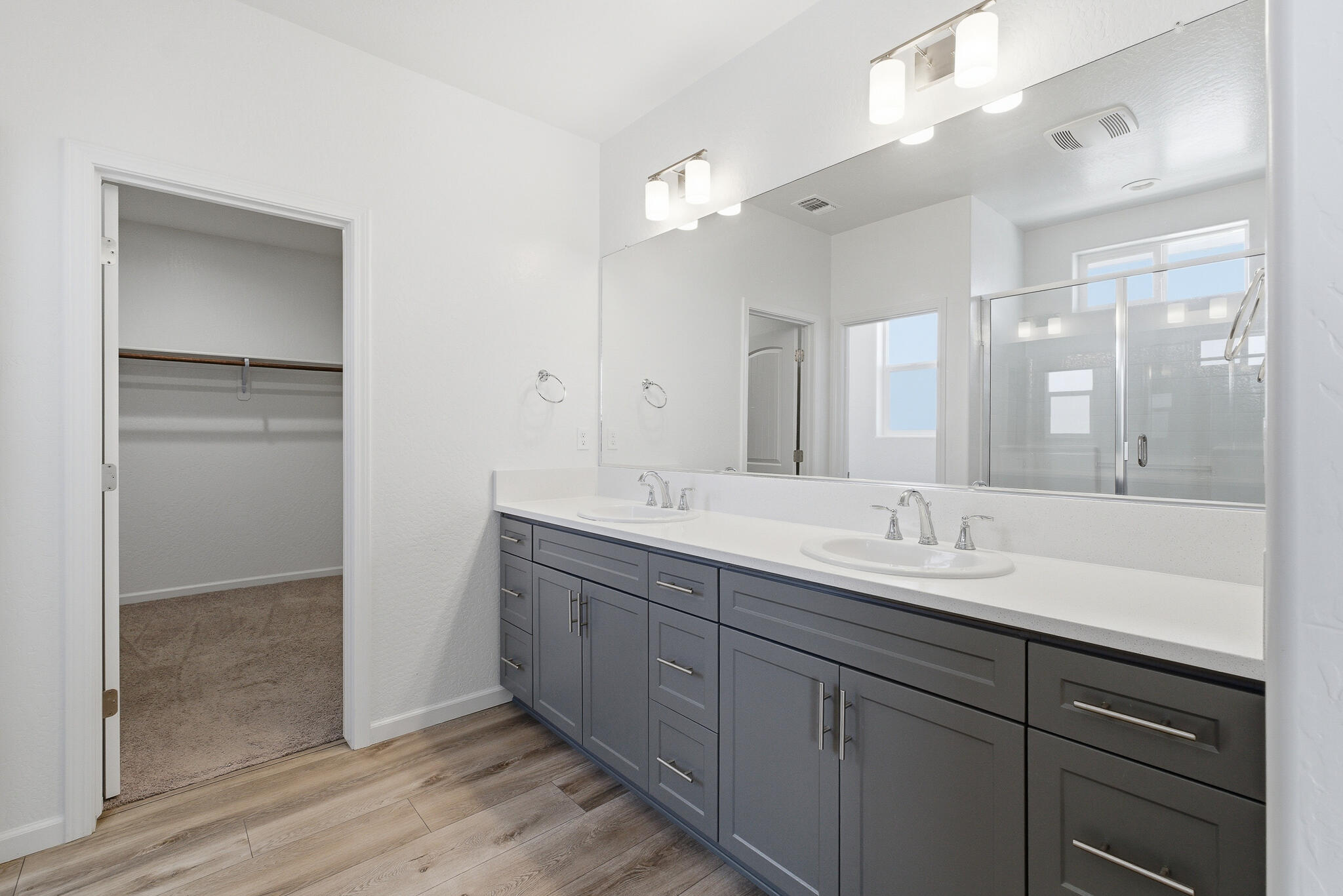 3008 N Creekside St, Visalia, CA 93291