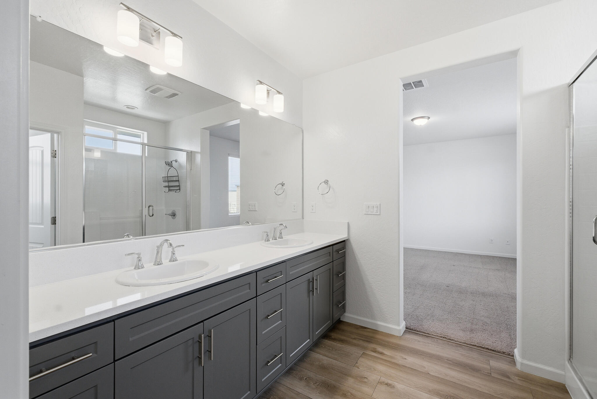 3008 N Creekside St, Visalia, CA 93291