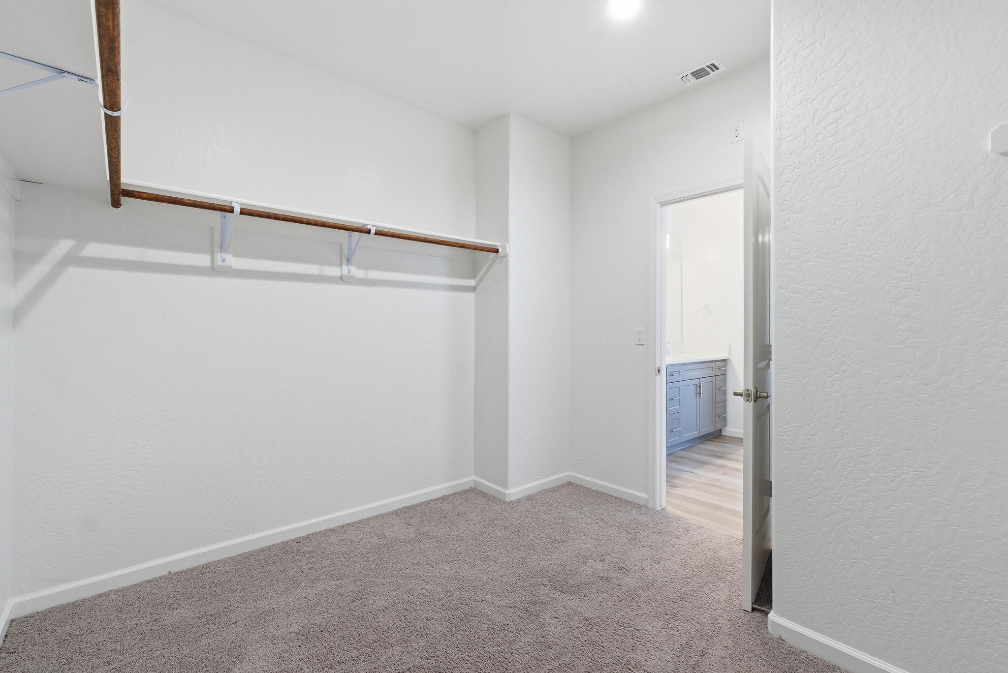 3008 N Creekside St, Visalia, CA 93291