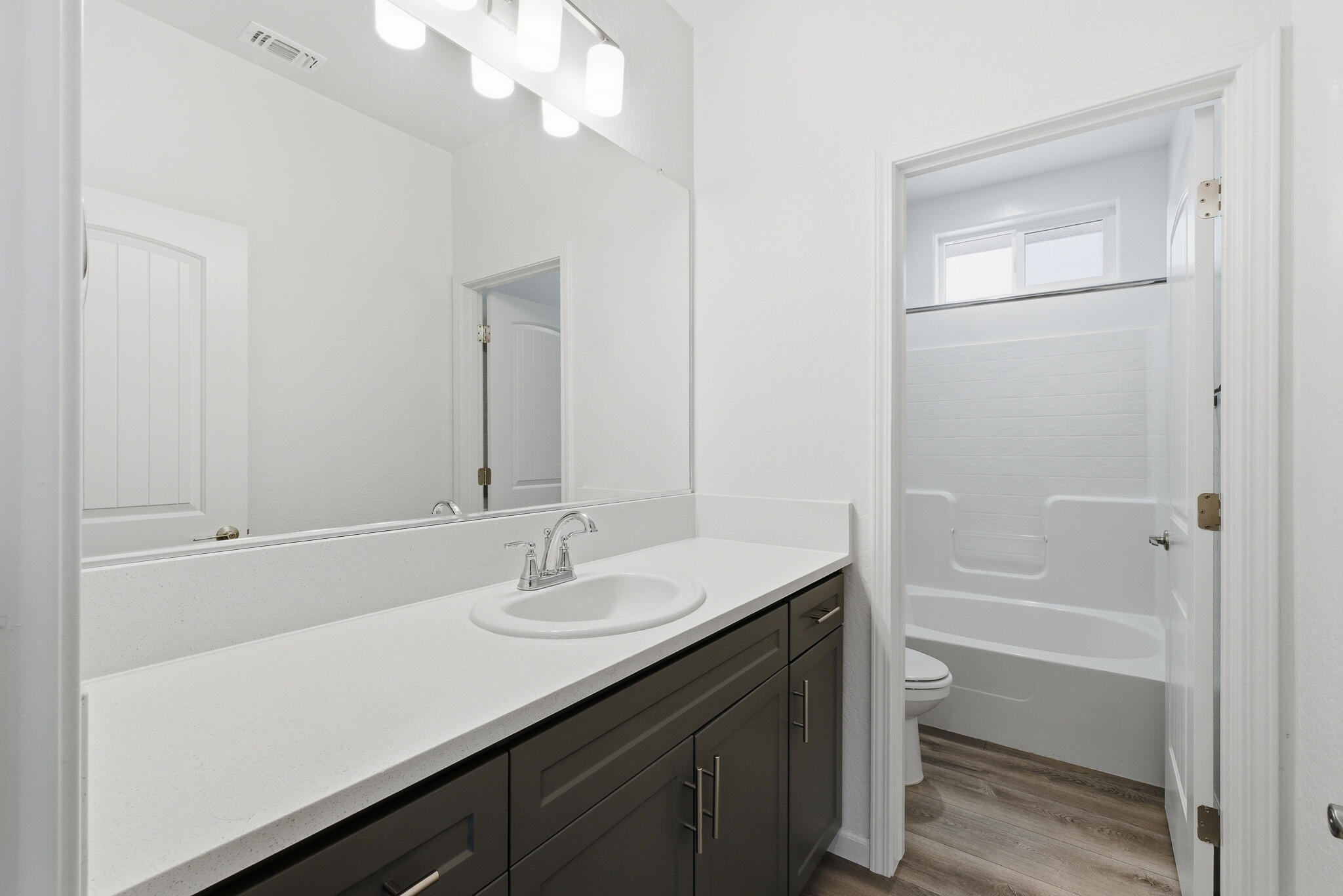 3008 N Creekside St, Visalia, CA 93291