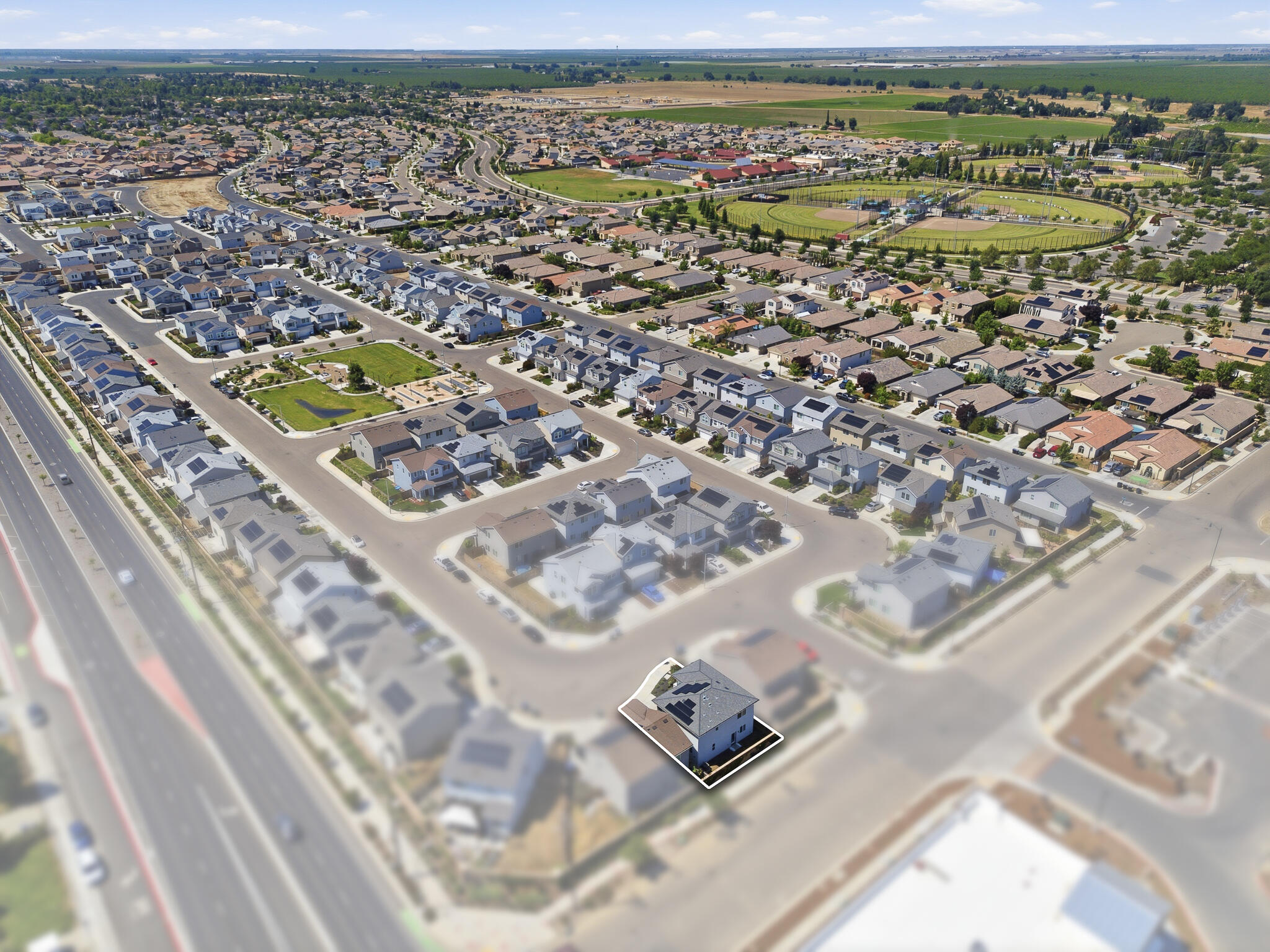 3008 N Creekside St, Visalia, CA 93291