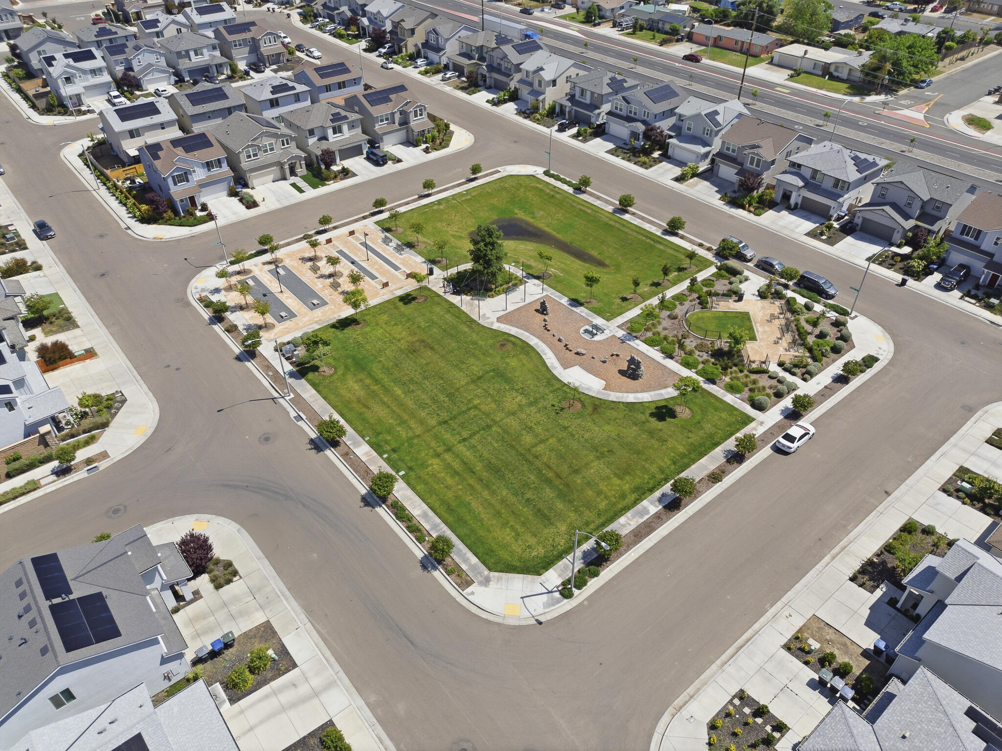 3008 N Creekside St, Visalia, CA 93291