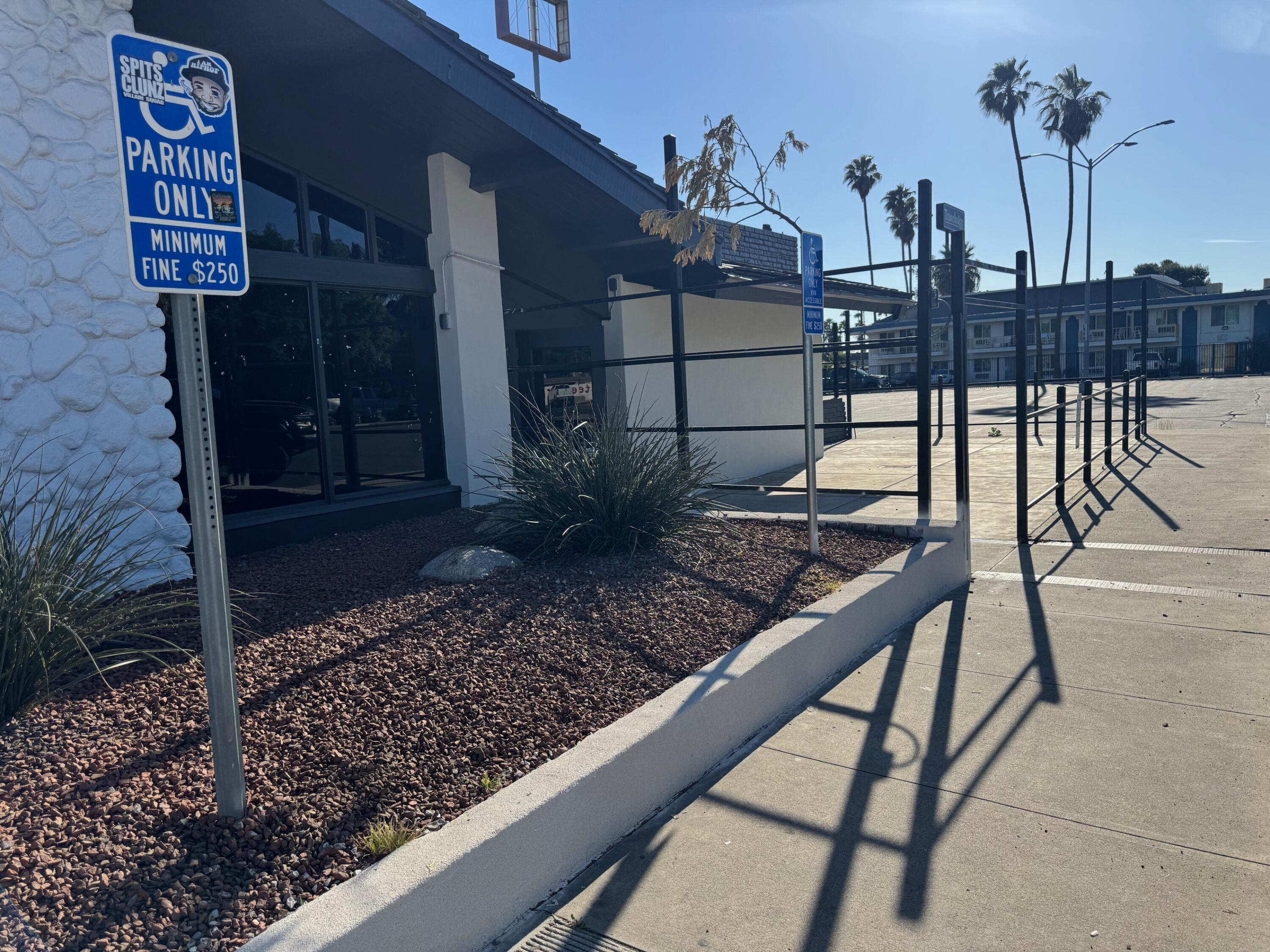 955 Oak St, Bakersfield, CA 93304