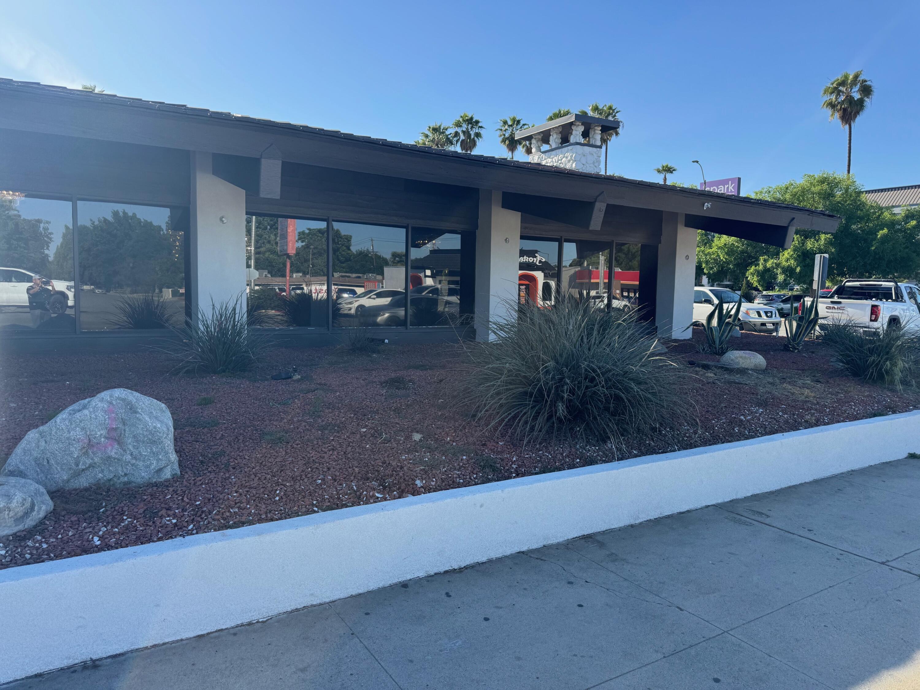 955 Oak St, Bakersfield, CA 93304