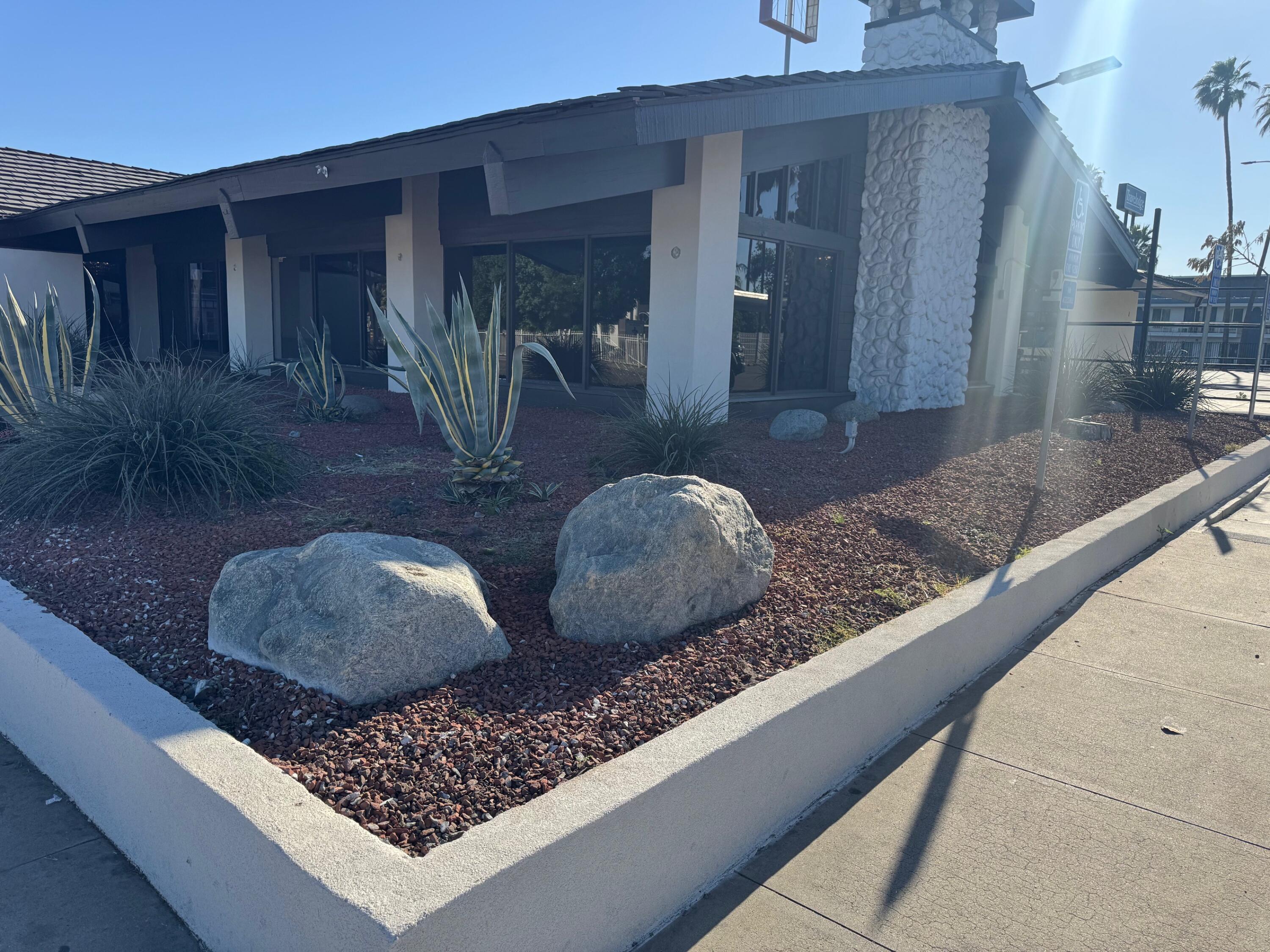 955 Oak St, Bakersfield, CA 93304