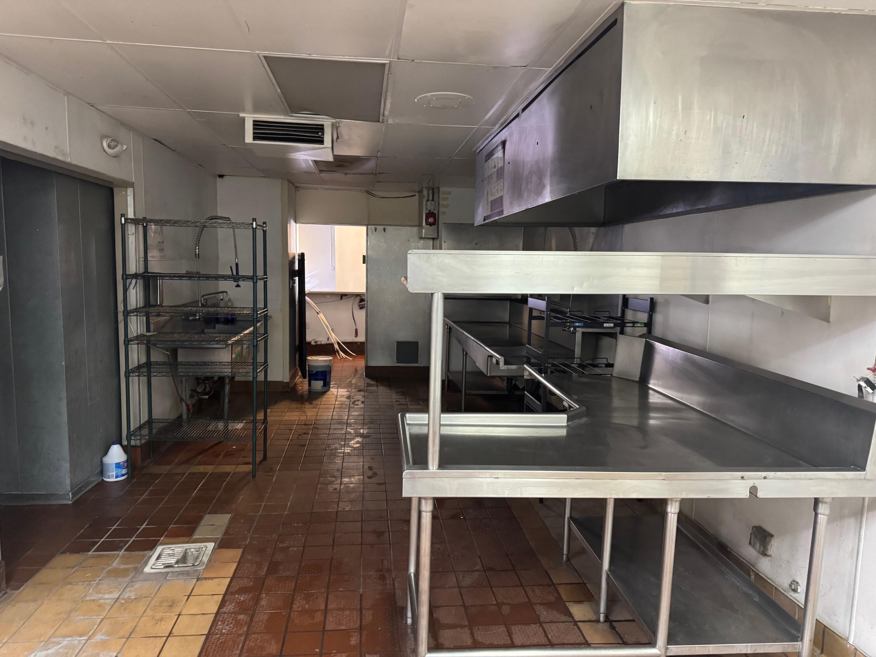 955 Oak St, Bakersfield, CA 93304