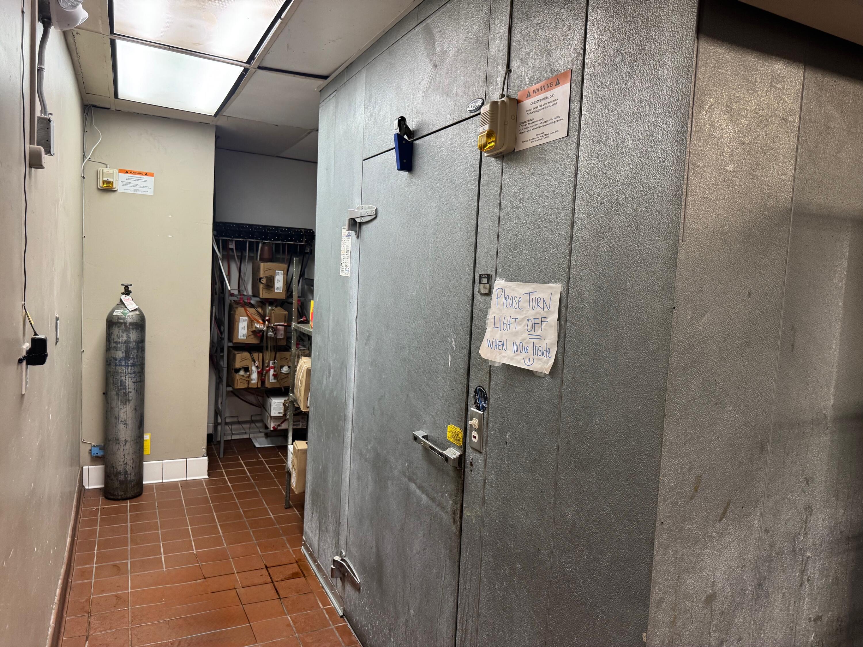 955 Oak St, Bakersfield, CA 93304