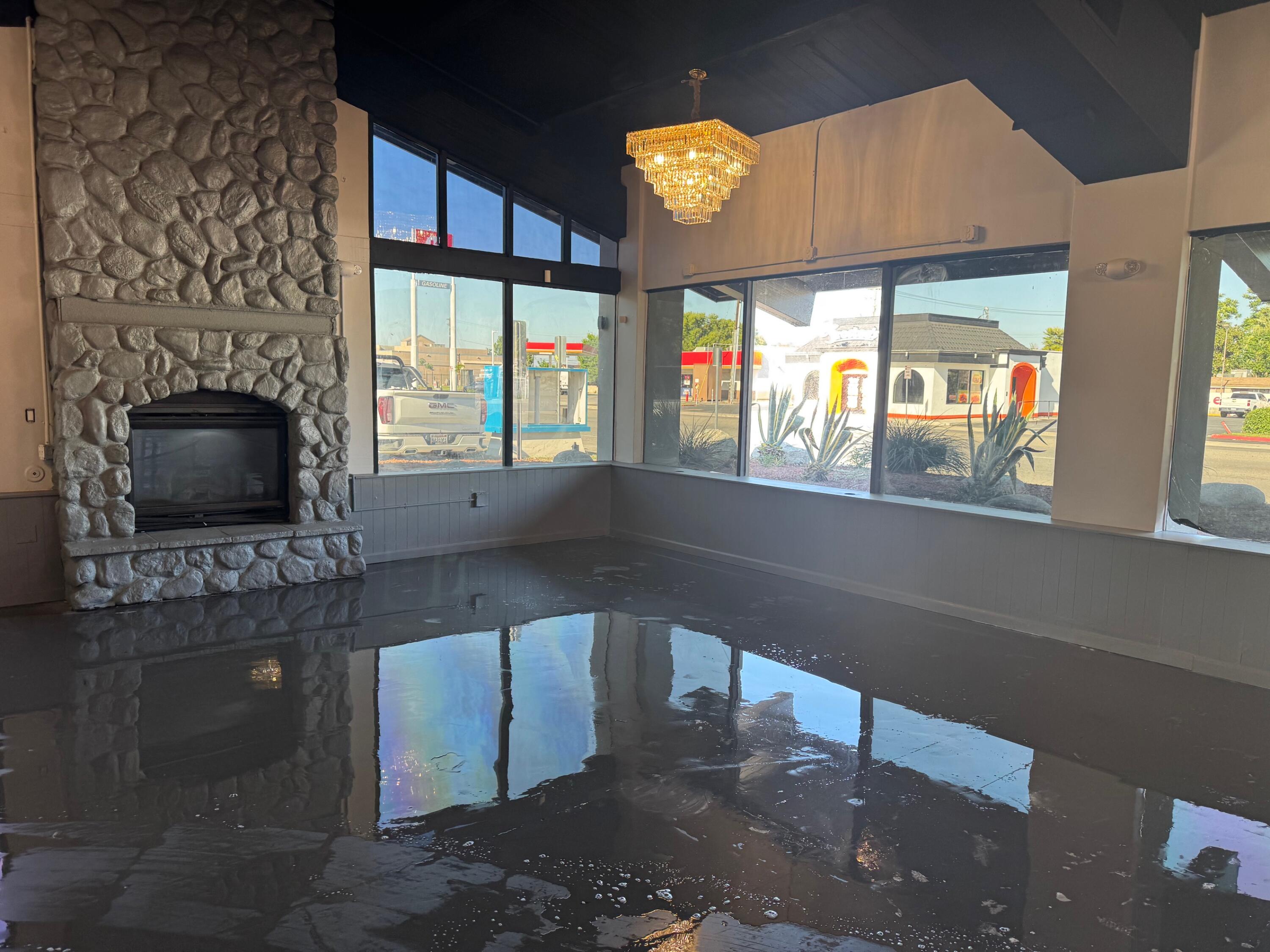 955 Oak St, Bakersfield, CA 93304