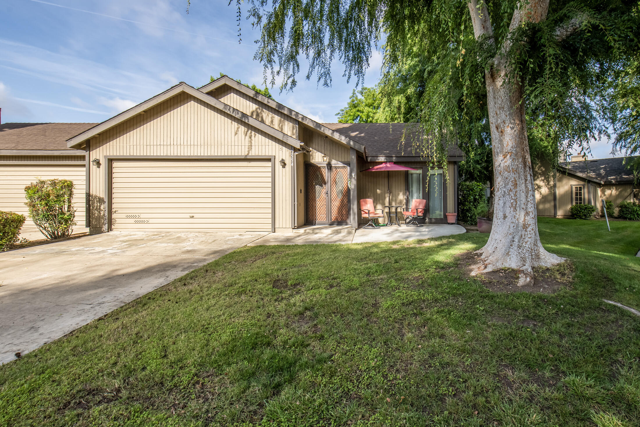 2554 E Tulare Ave, Visalia, CA 93292