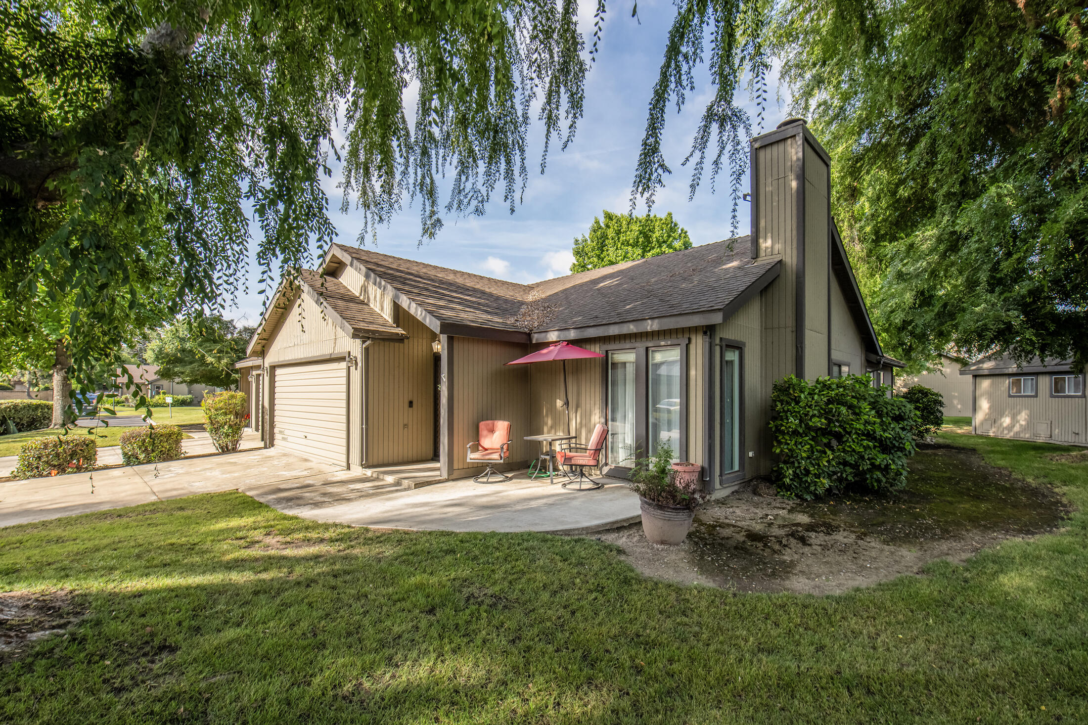 2554 E Tulare Ave, Visalia, CA 93292