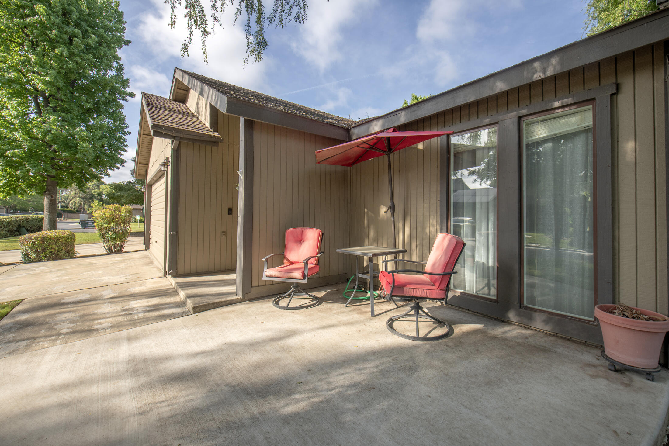 2554 E Tulare Ave, Visalia, CA 93292