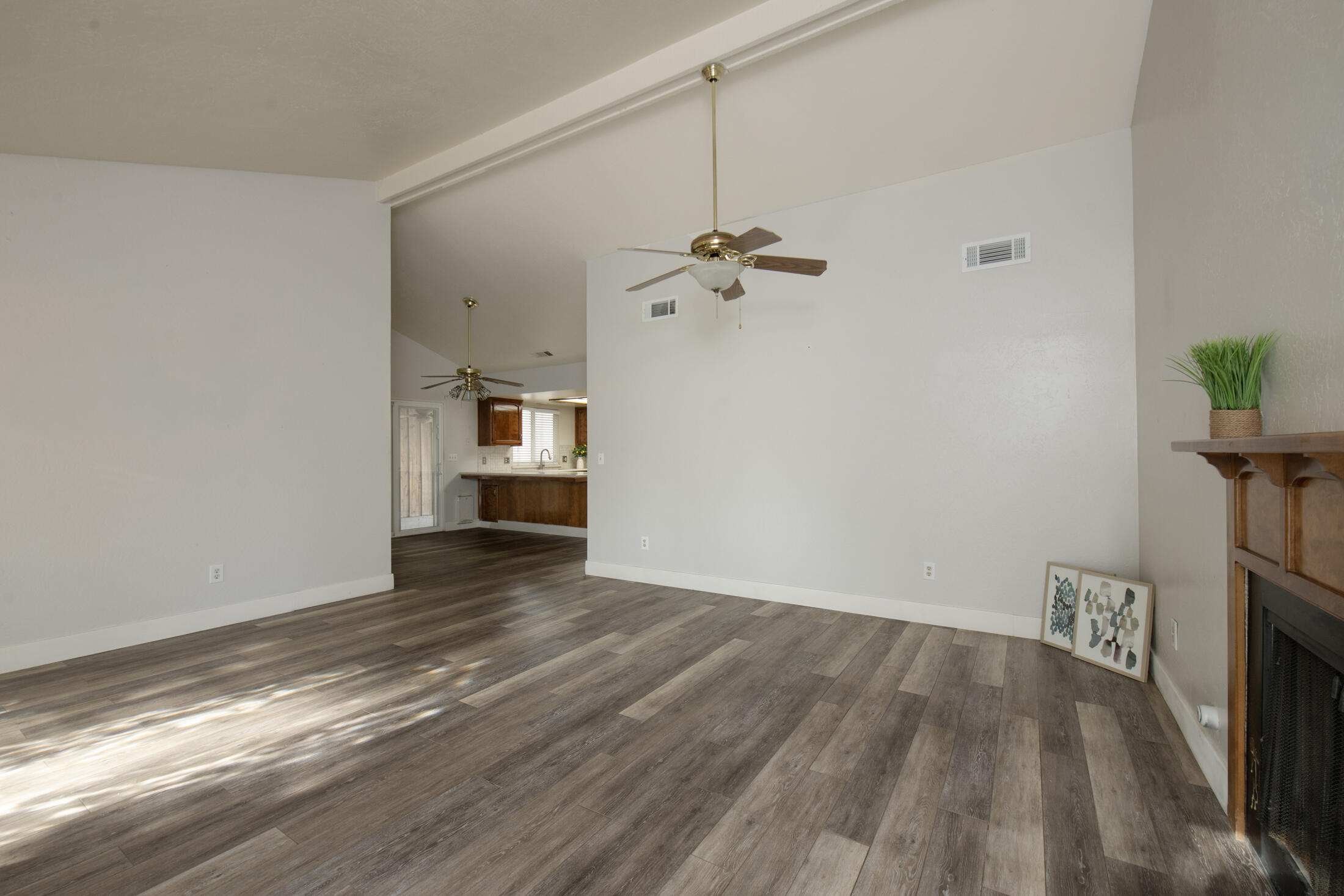 2554 E Tulare Ave, Visalia, CA 93292