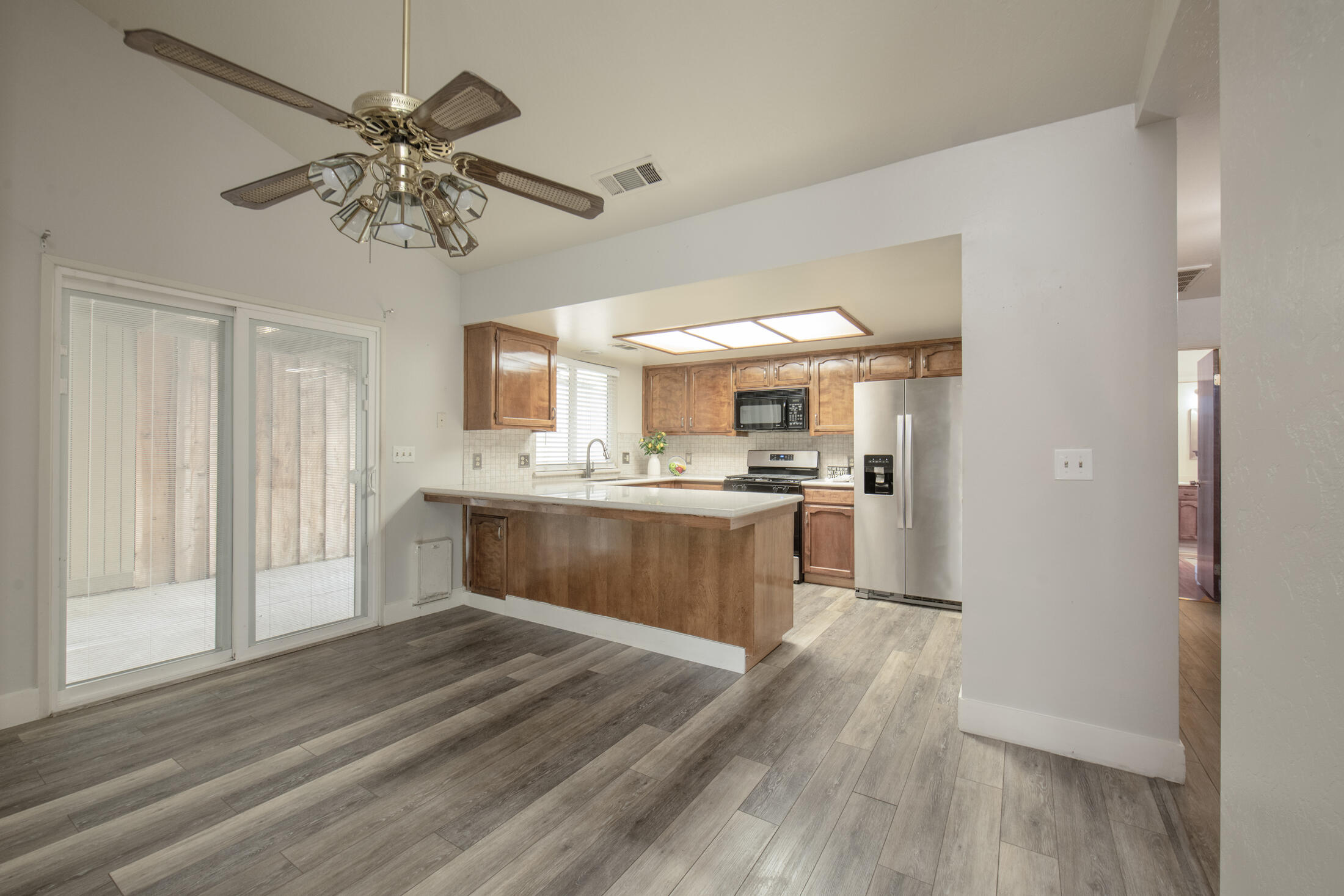 2554 E Tulare Ave, Visalia, CA 93292