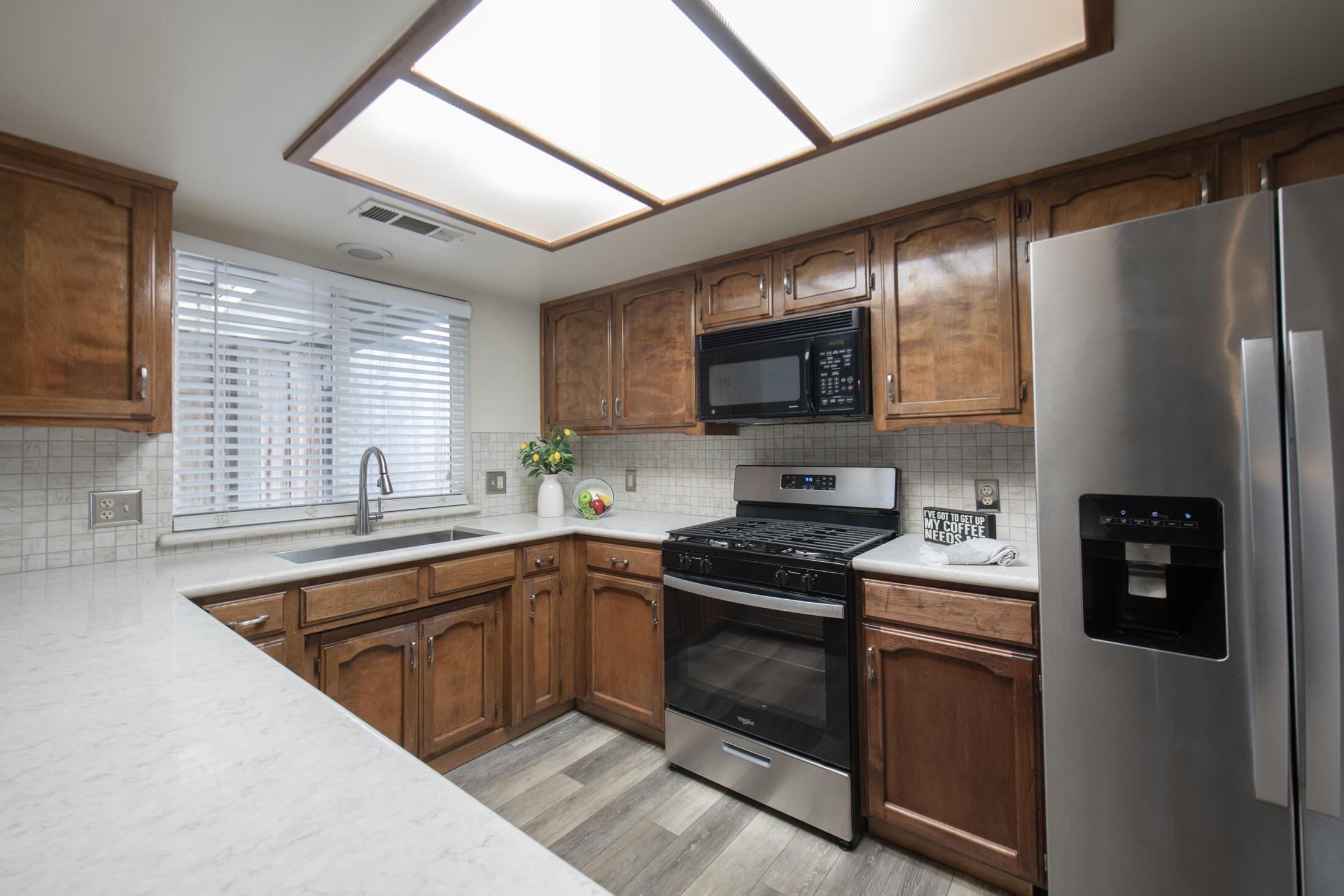 2554 E Tulare Ave, Visalia, CA 93292