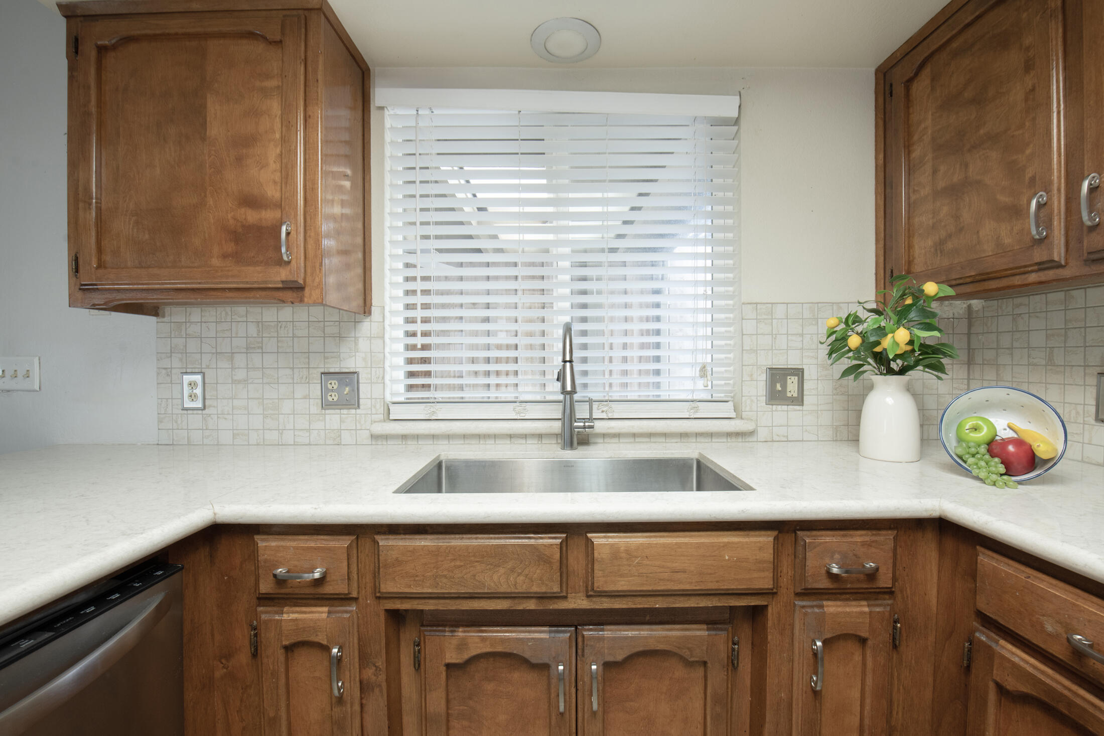 2554 E Tulare Ave, Visalia, CA 93292