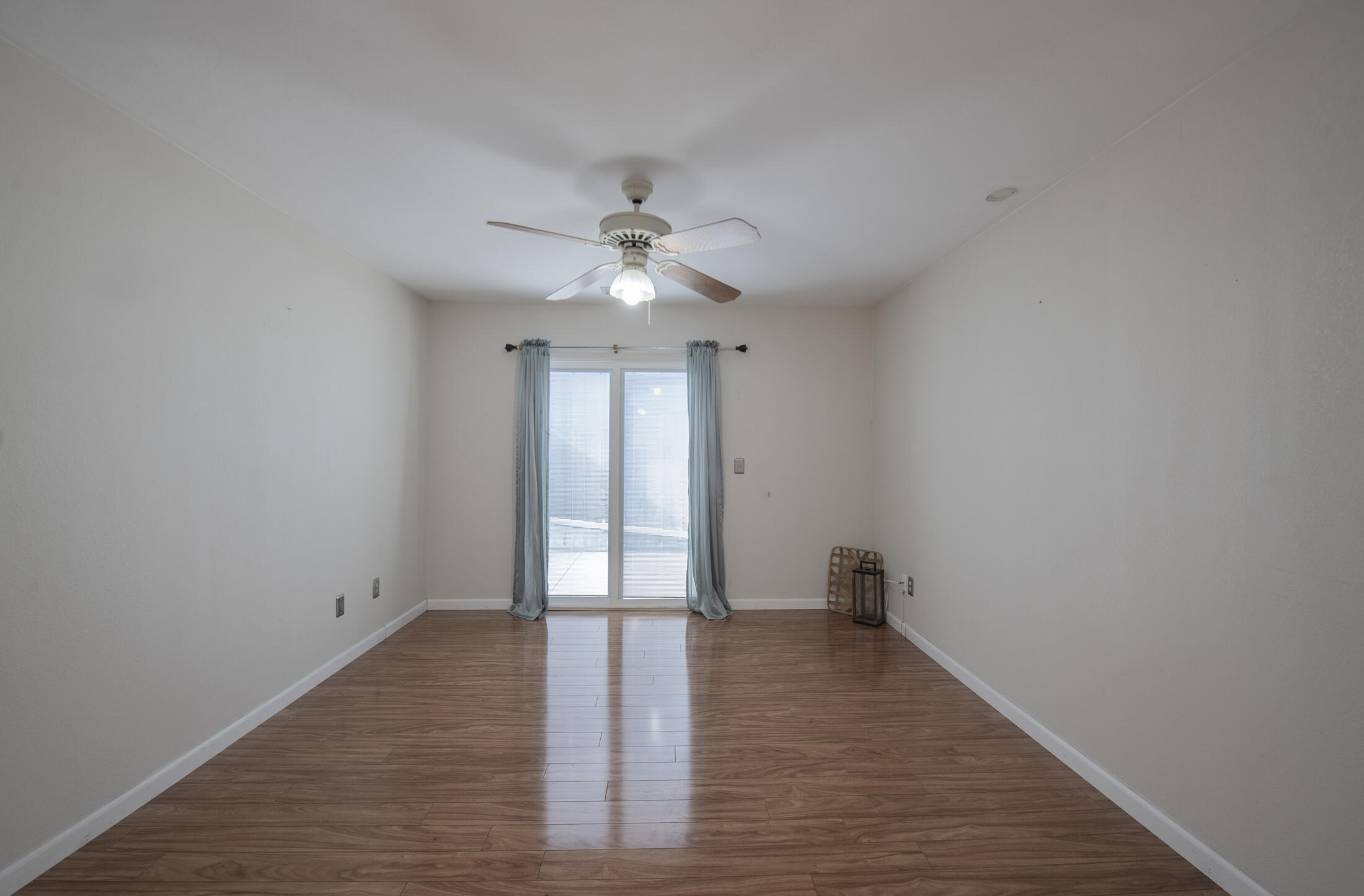 2554 E Tulare Ave, Visalia, CA 93292