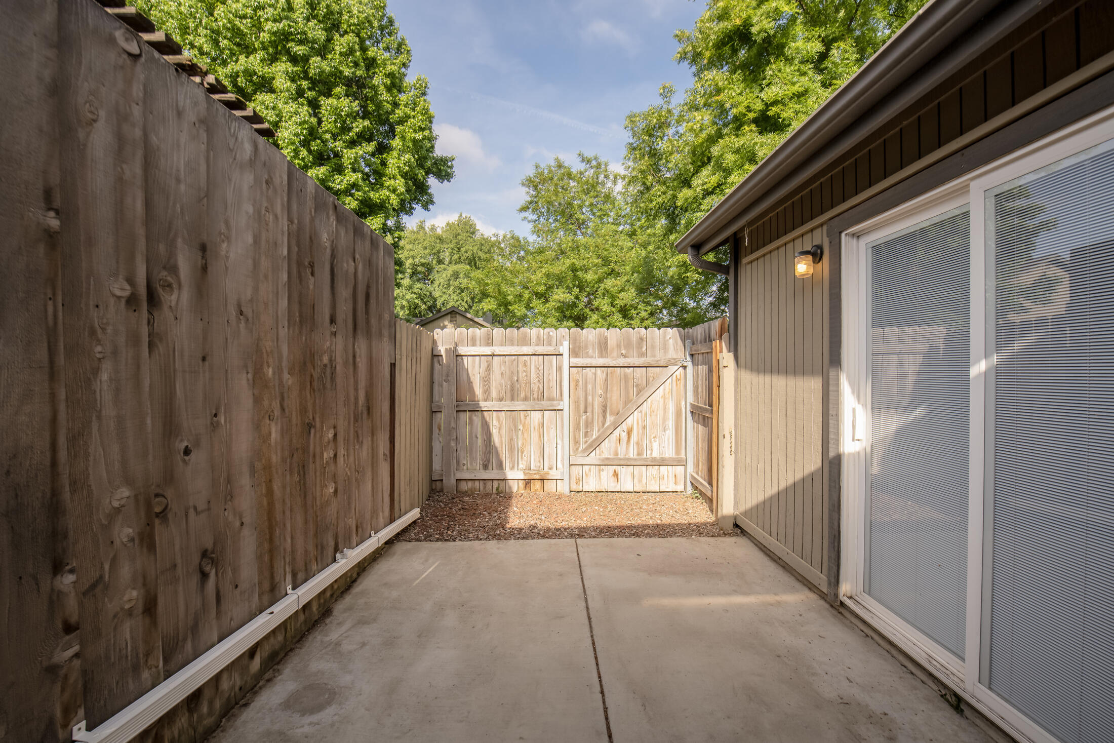 2554 E Tulare Ave, Visalia, CA 93292