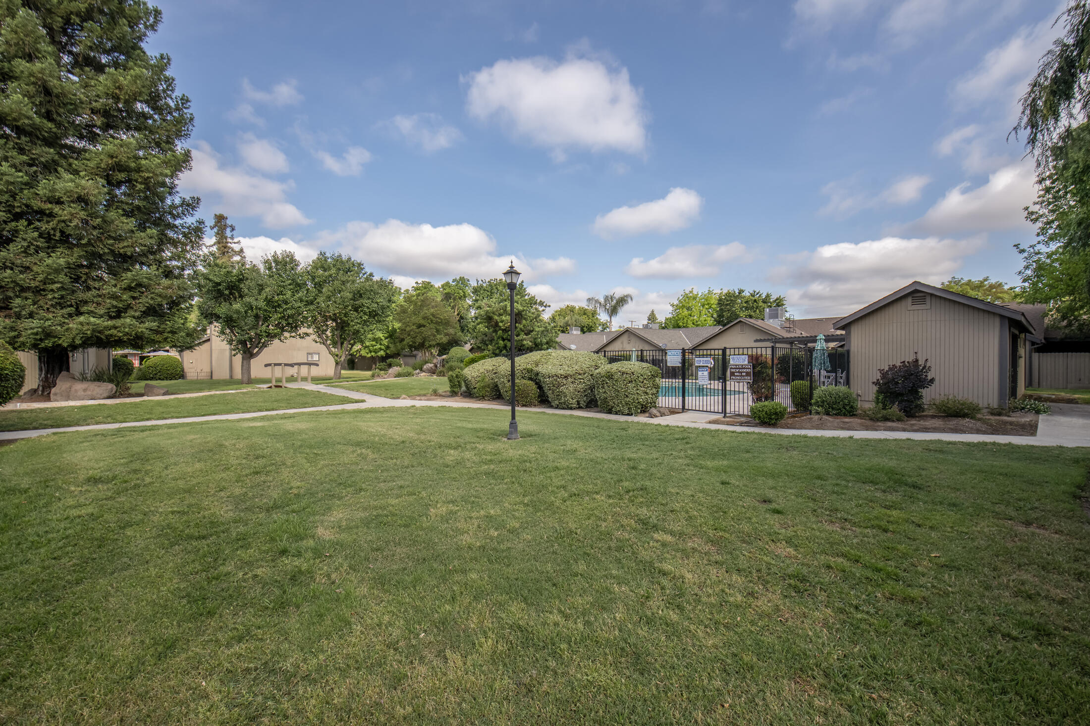 2554 E Tulare Ave, Visalia, CA 93292