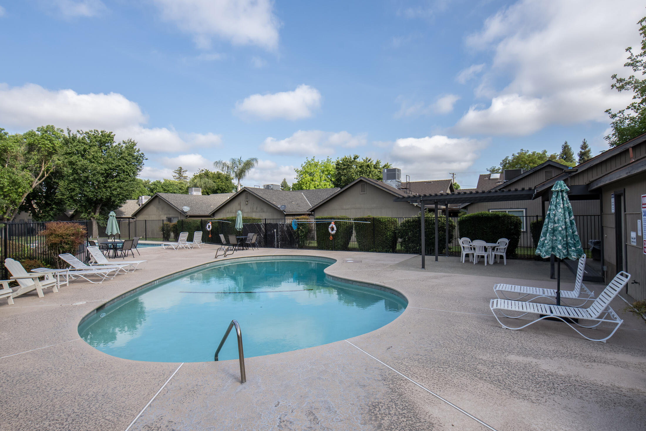 2554 E Tulare Ave, Visalia, CA 93292