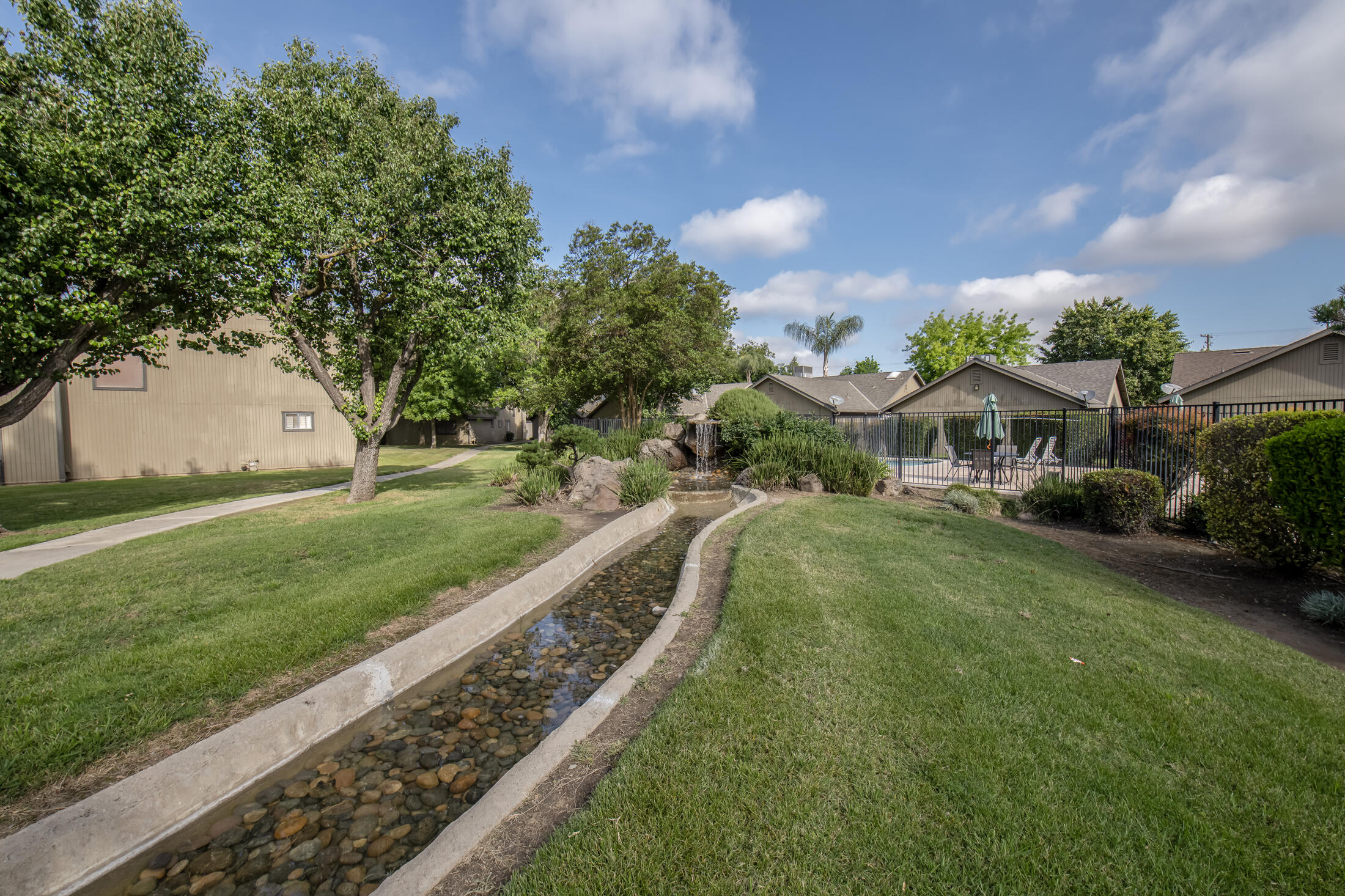 2554 E Tulare Ave, Visalia, CA 93292