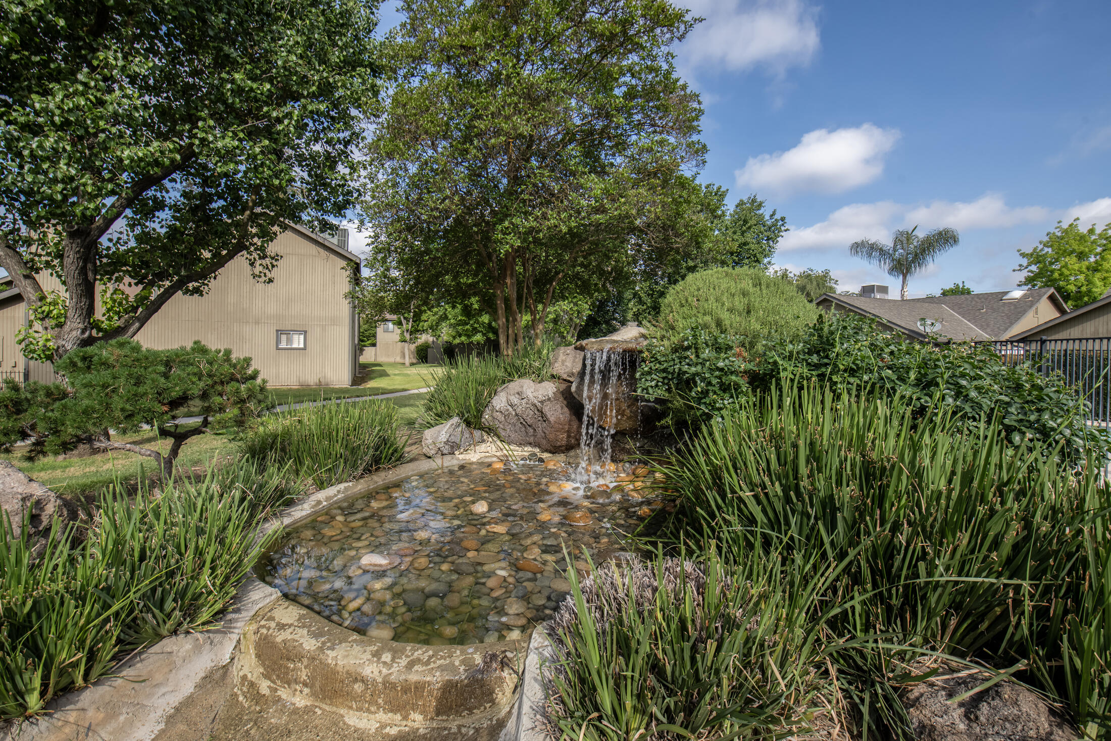 2554 E Tulare Ave, Visalia, CA 93292