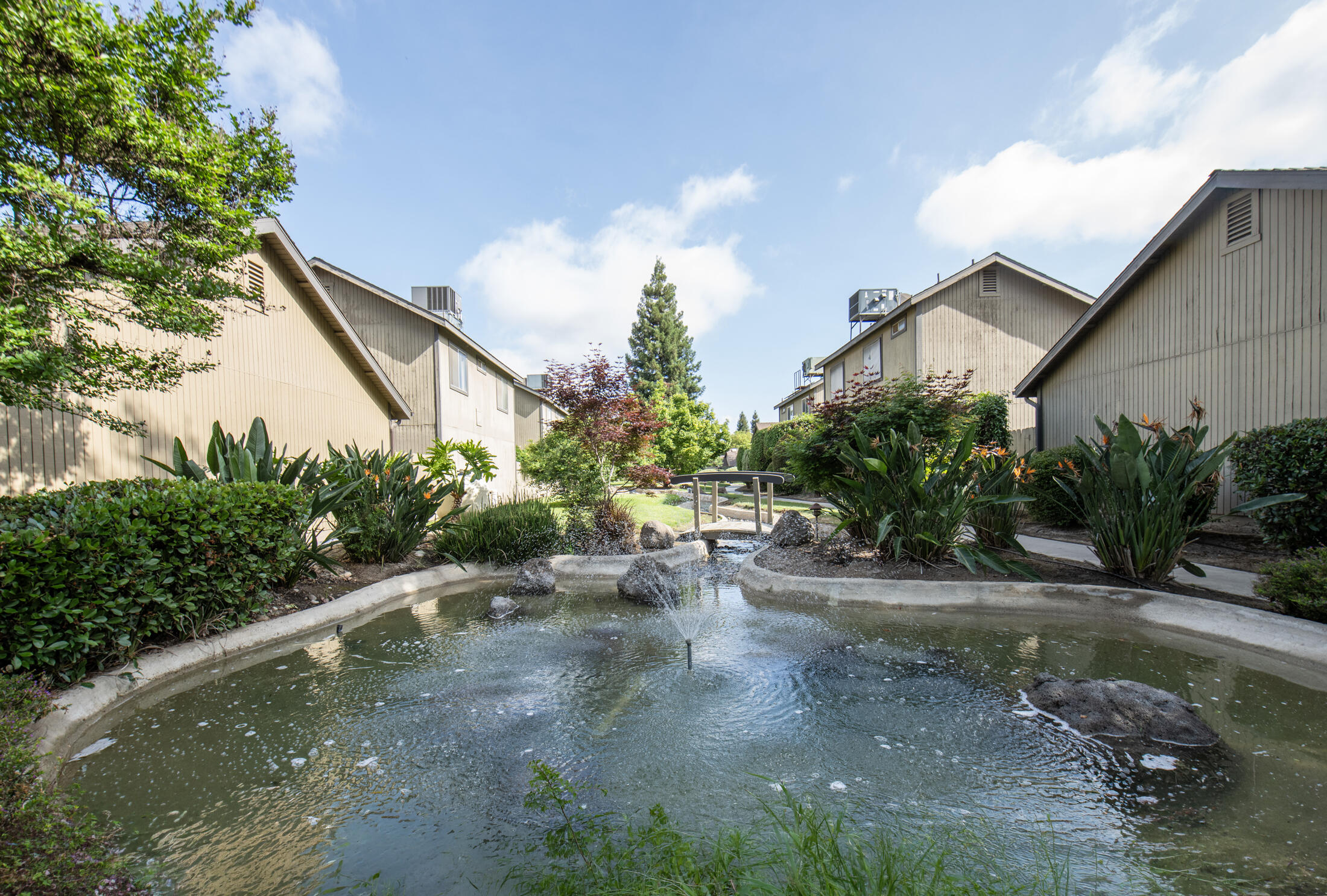 2554 E Tulare Ave, Visalia, CA 93292