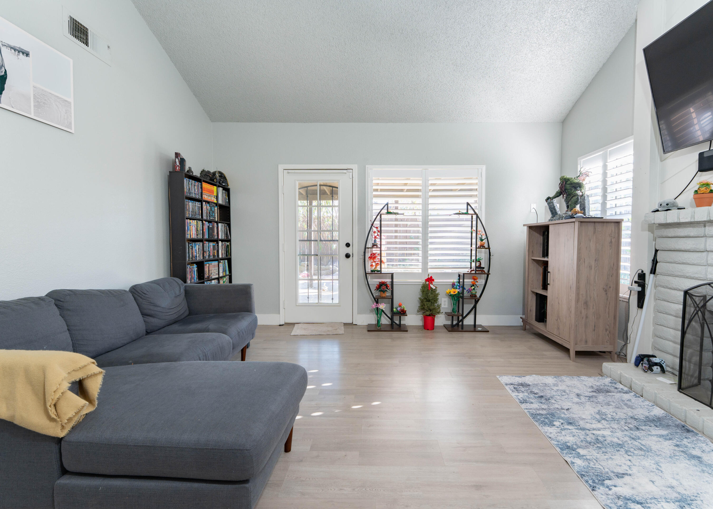 2234 N Edison St, Visalia, CA 93292