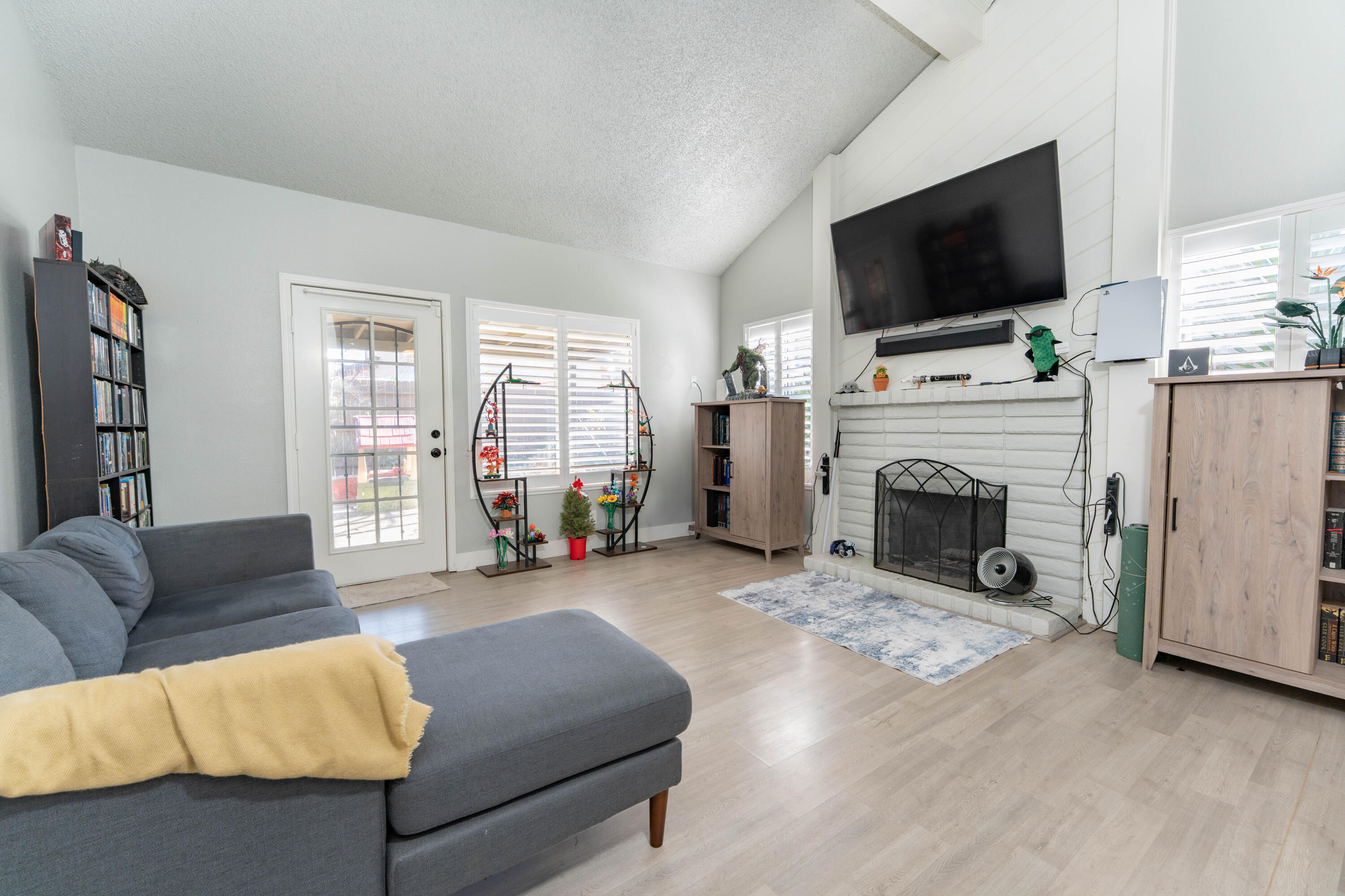 2234 N Edison St, Visalia, CA 93292