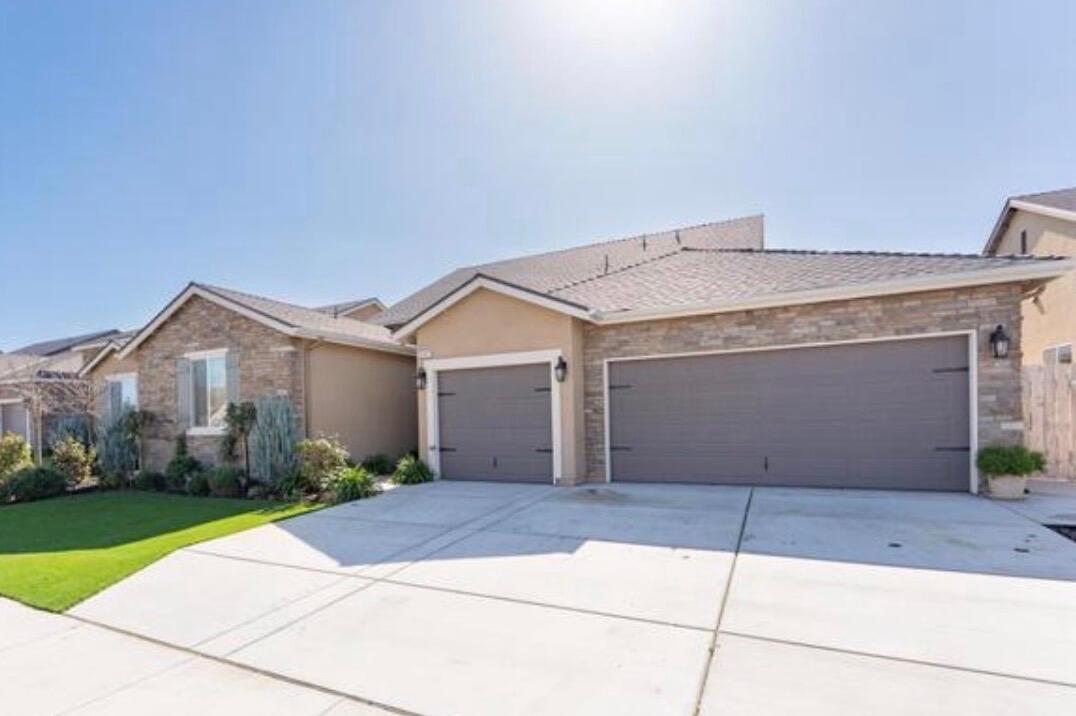 2241 E Monte Verde Ct, Visalia, CA 93292