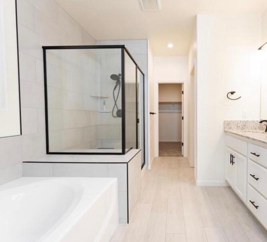 2241 E Monte Verde Ct, Visalia, CA 93292