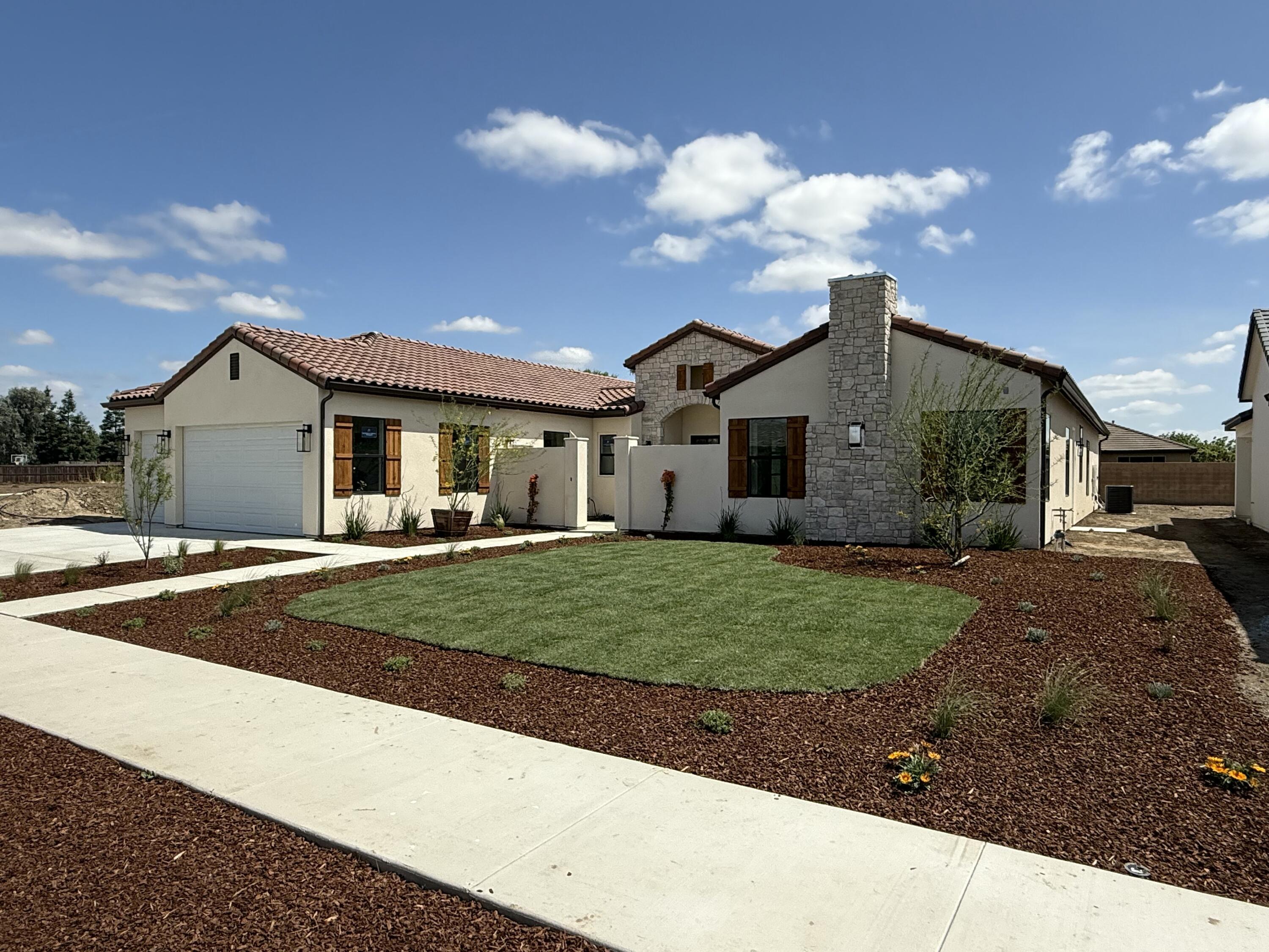 2624 N Leila St, Visalia, CA 93291