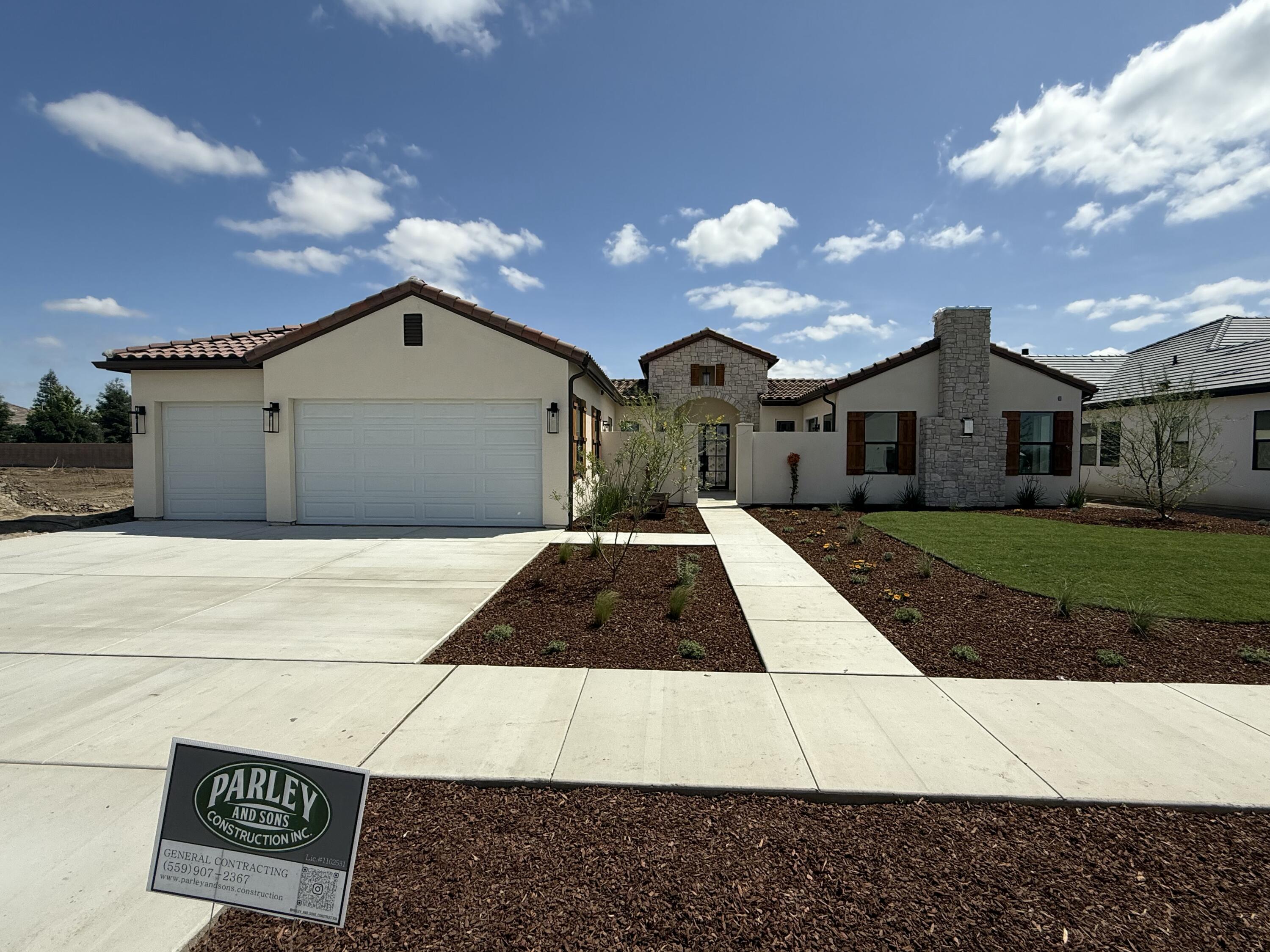 2624 N Leila St, Visalia, CA 93291