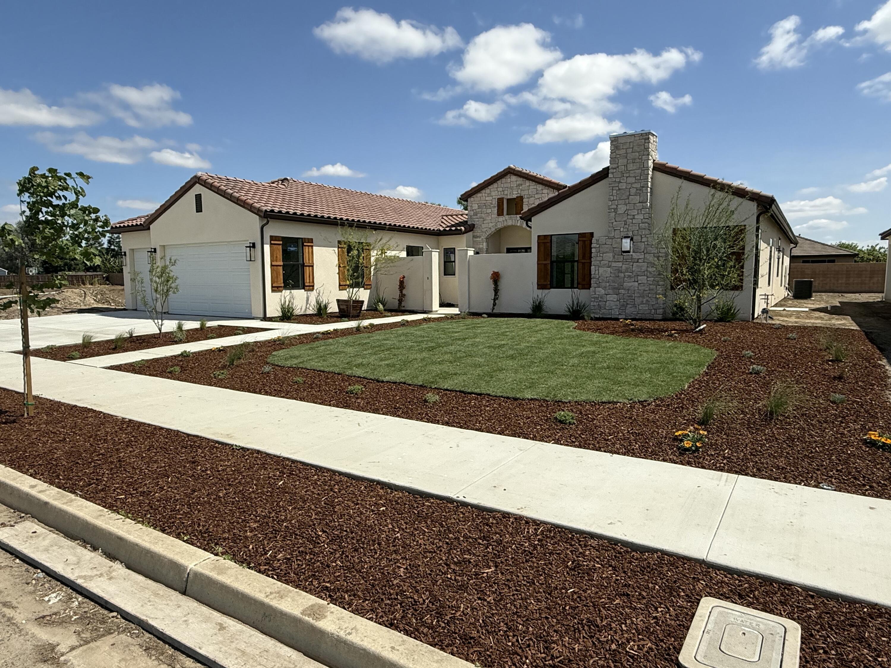 2624 N Leila St, Visalia, CA 93291