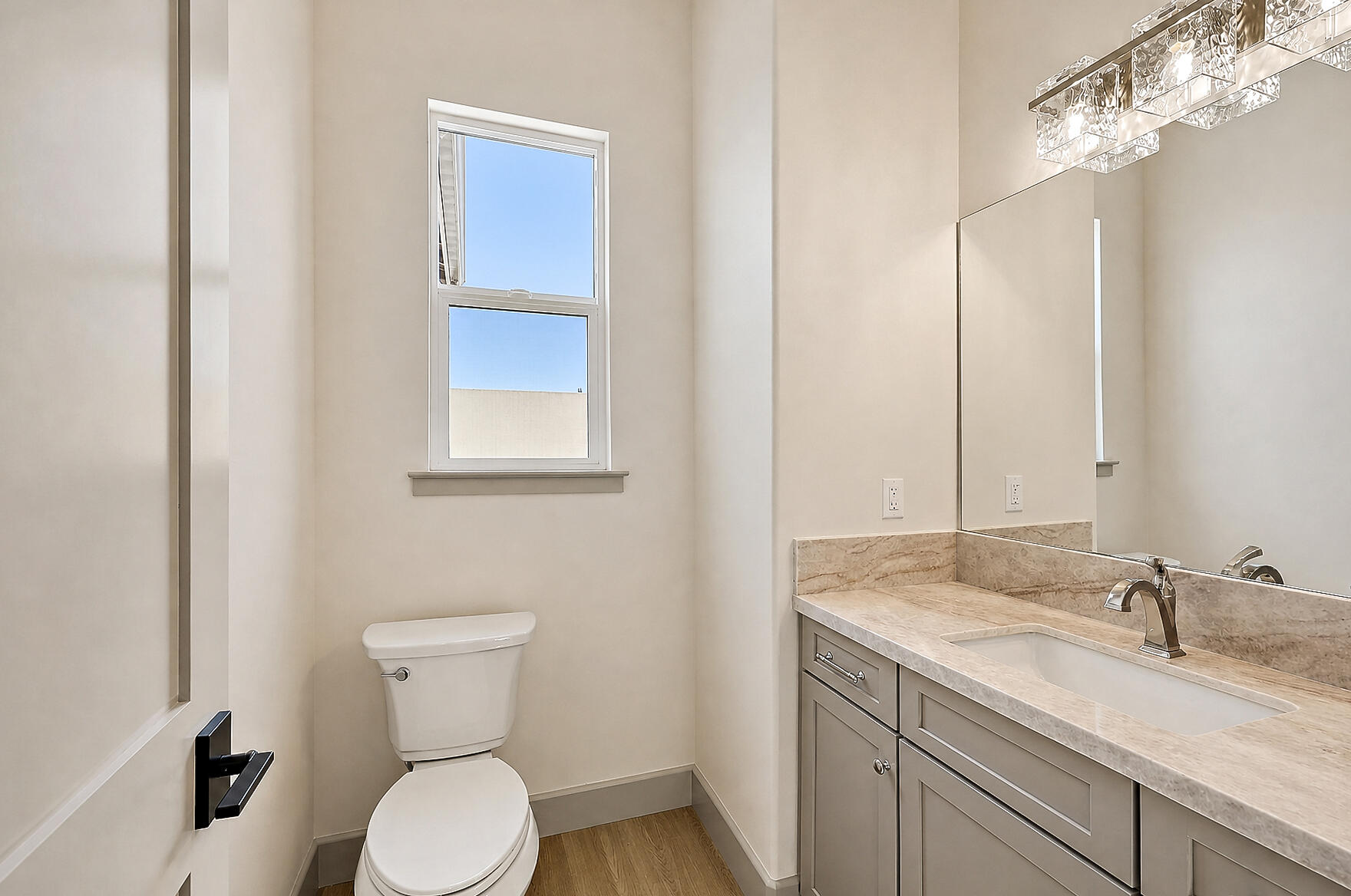 2624 N Leila St, Visalia, CA 93291