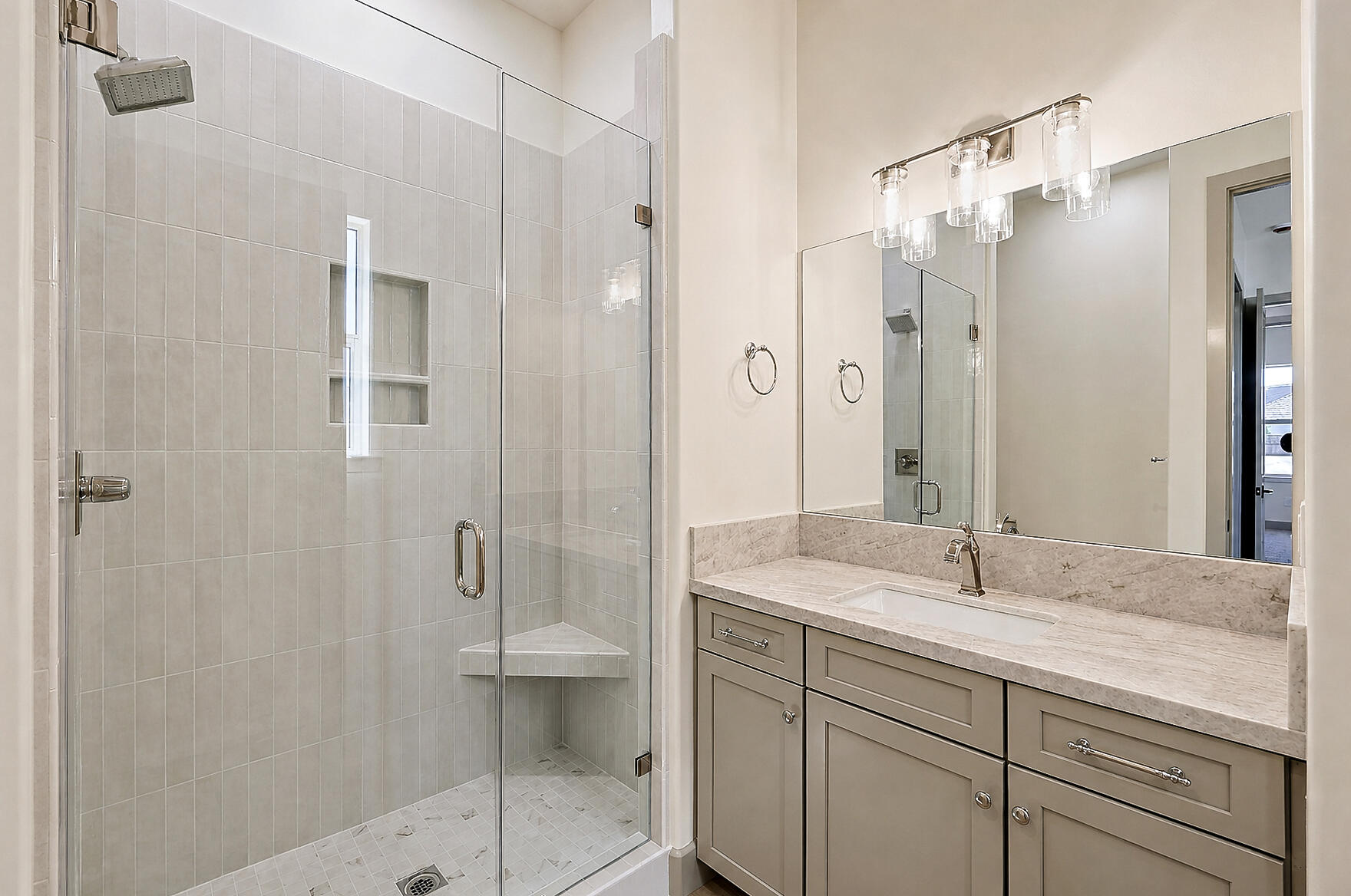 2624 N Leila St, Visalia, CA 93291