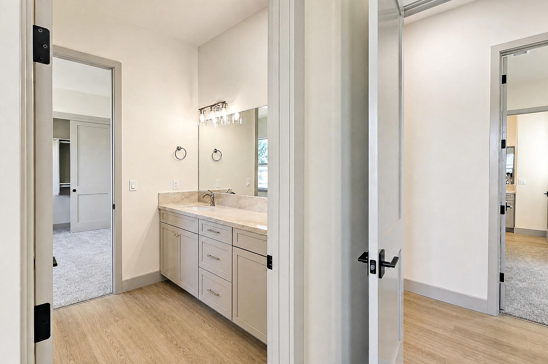 2624 N Leila St, Visalia, CA 93291