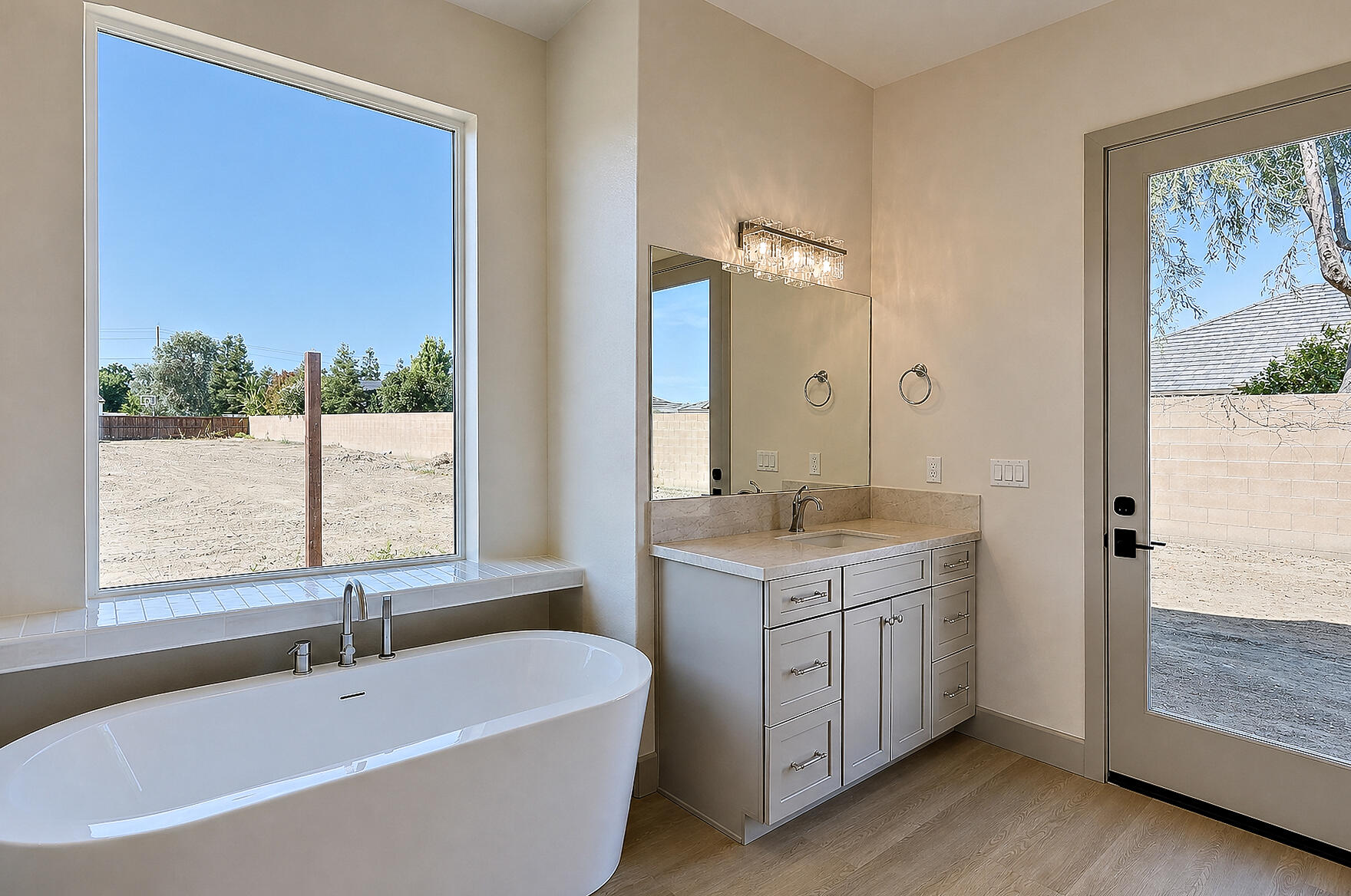 2624 N Leila St, Visalia, CA 93291