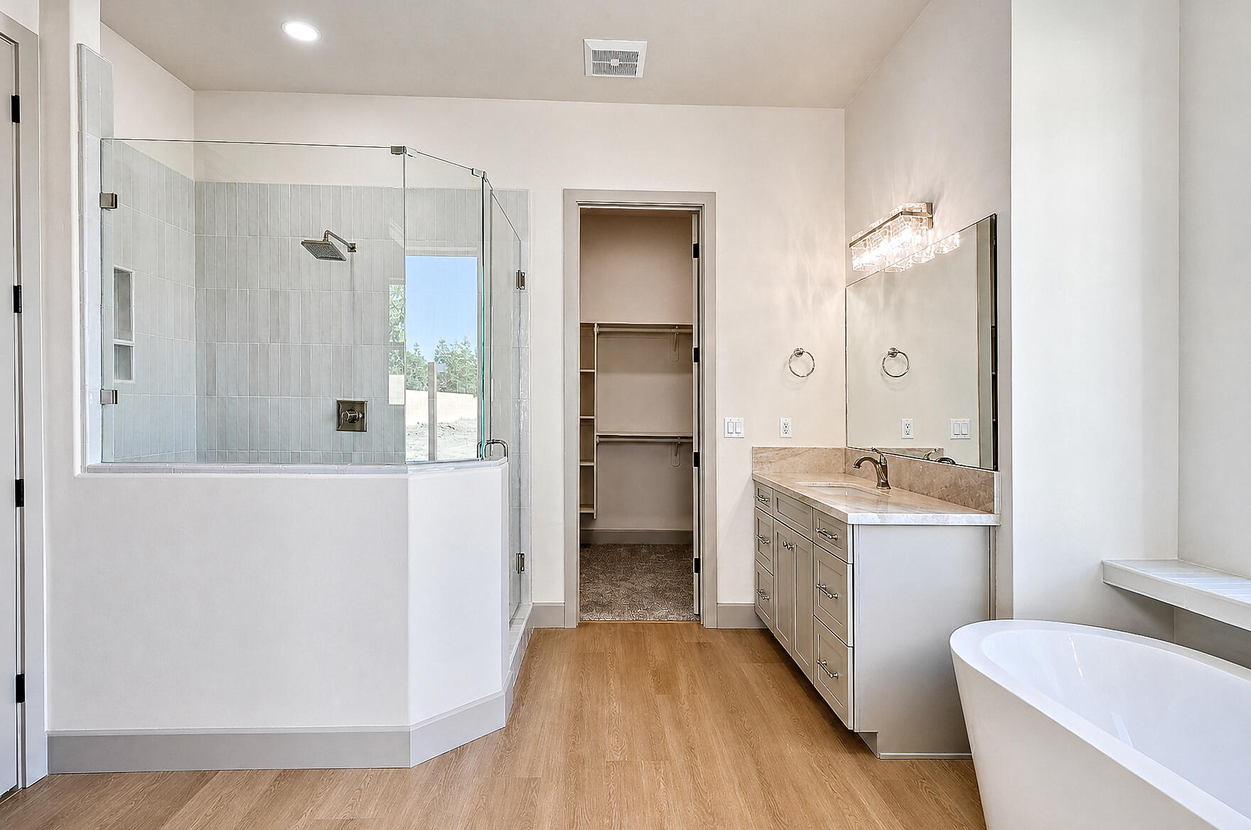 2624 N Leila St, Visalia, CA 93291