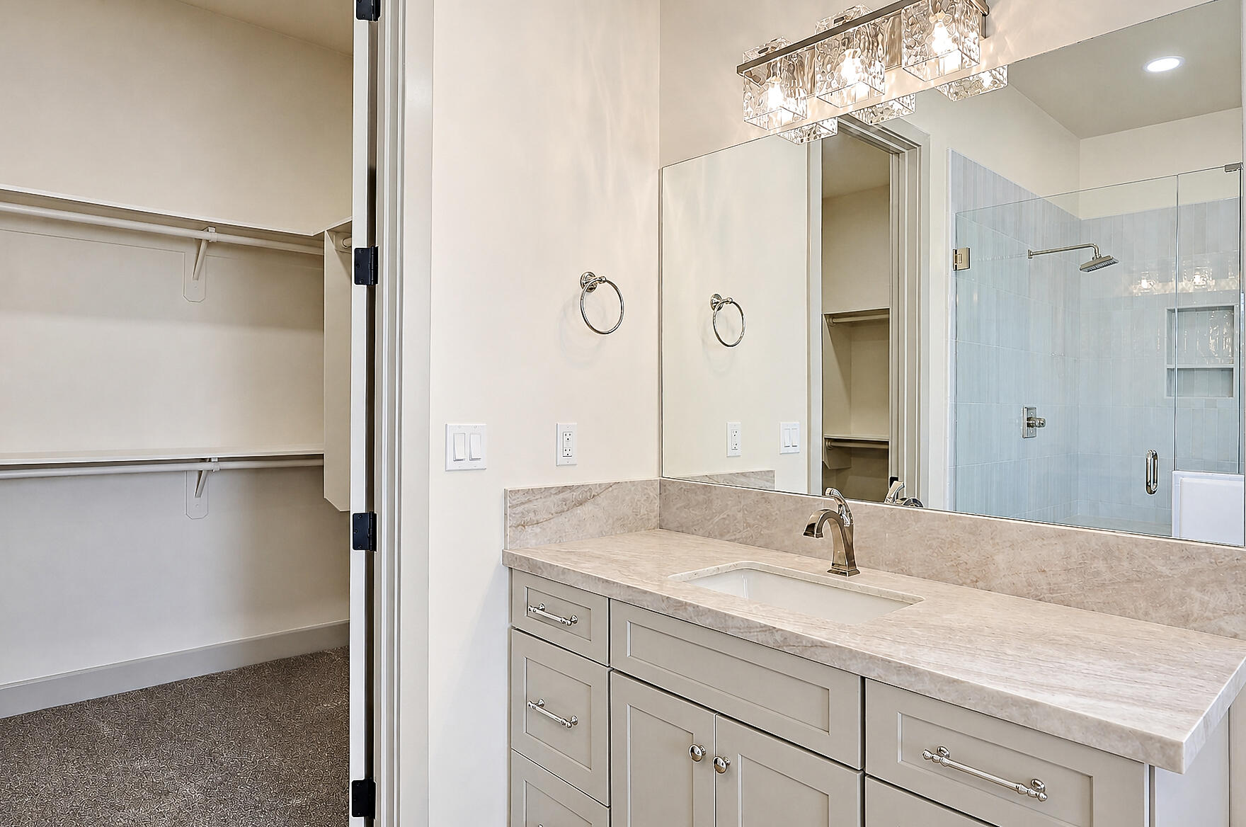 2624 N Leila St, Visalia, CA 93291