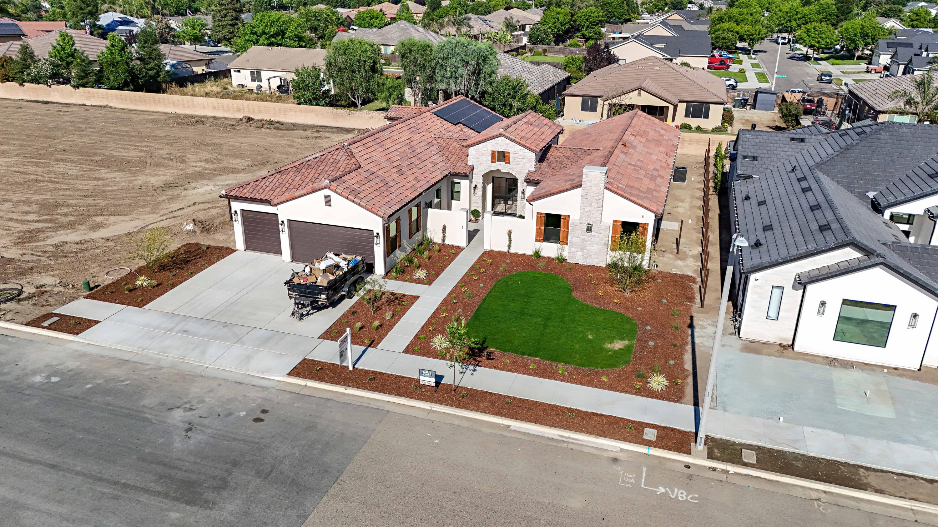 2624 N Leila St, Visalia, CA 93291