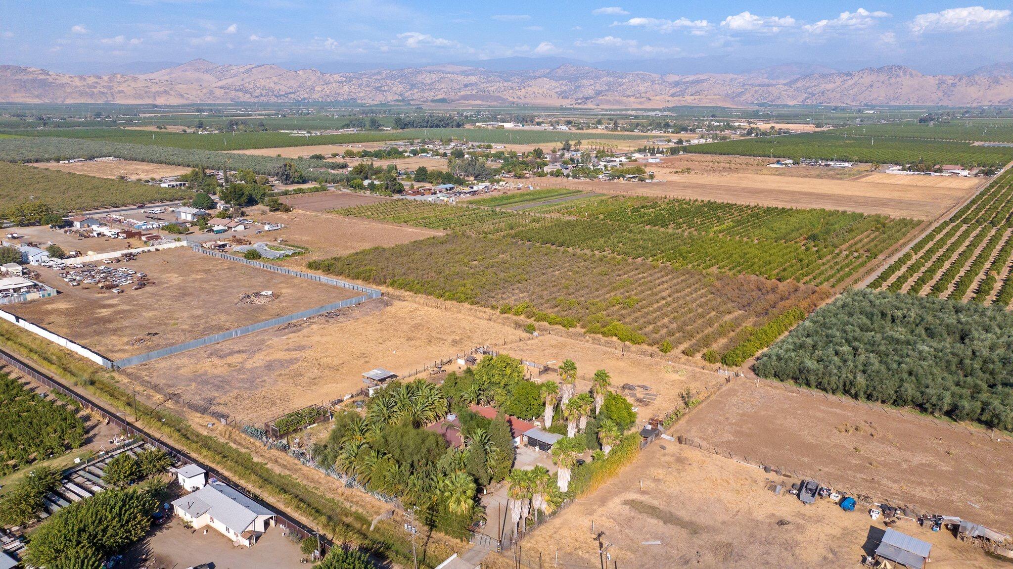 13200 Ave 414, Orosi, CA 93647