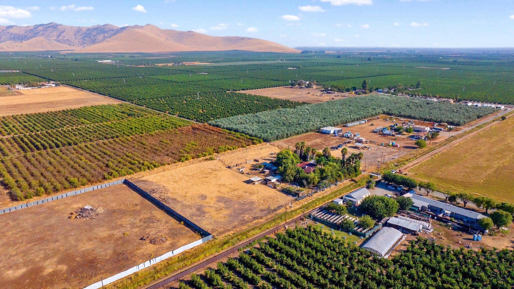 13200 Ave 414, Orosi, CA 93647