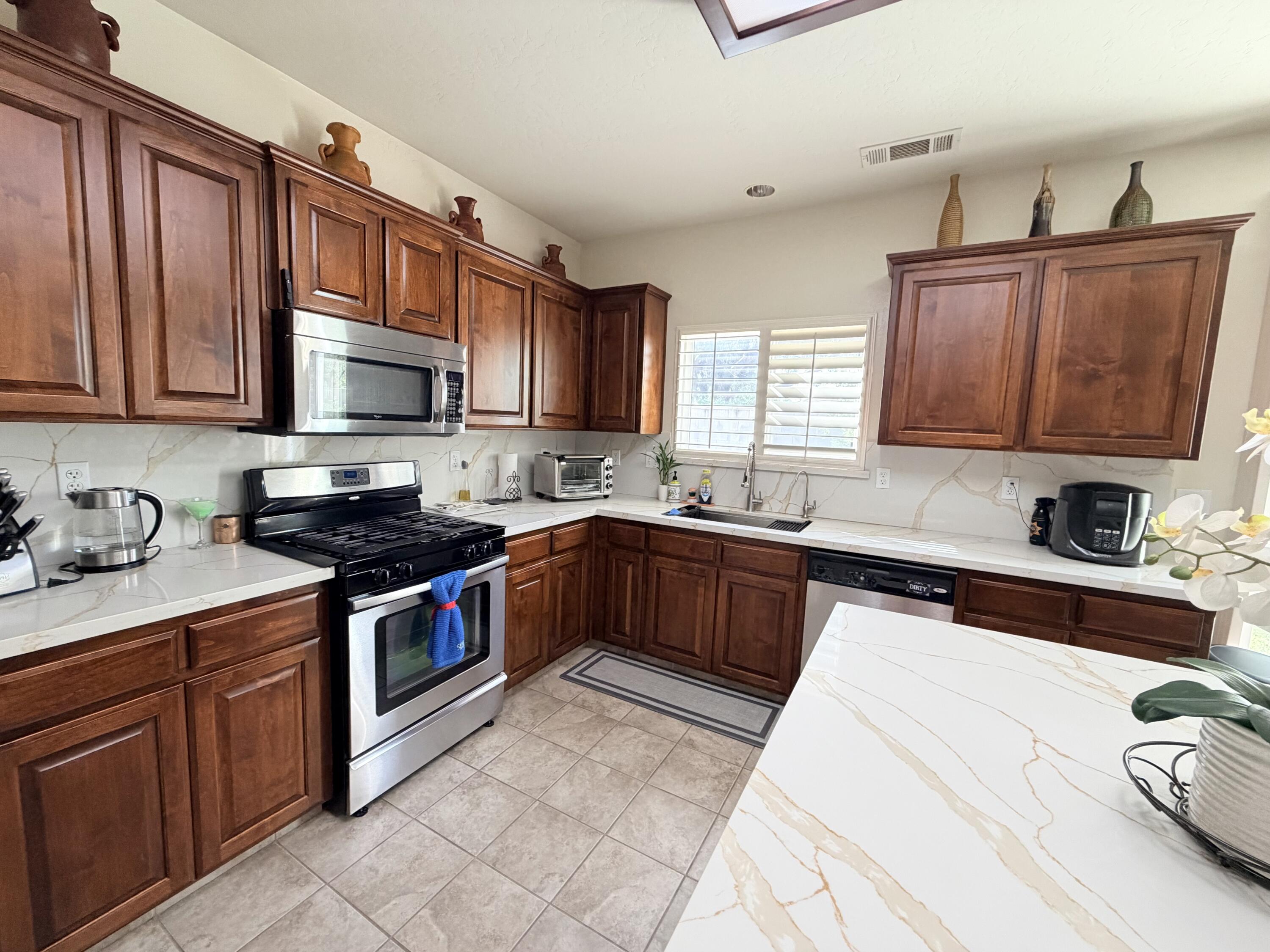 2015 Concord Ave, Tulare, CA 93274