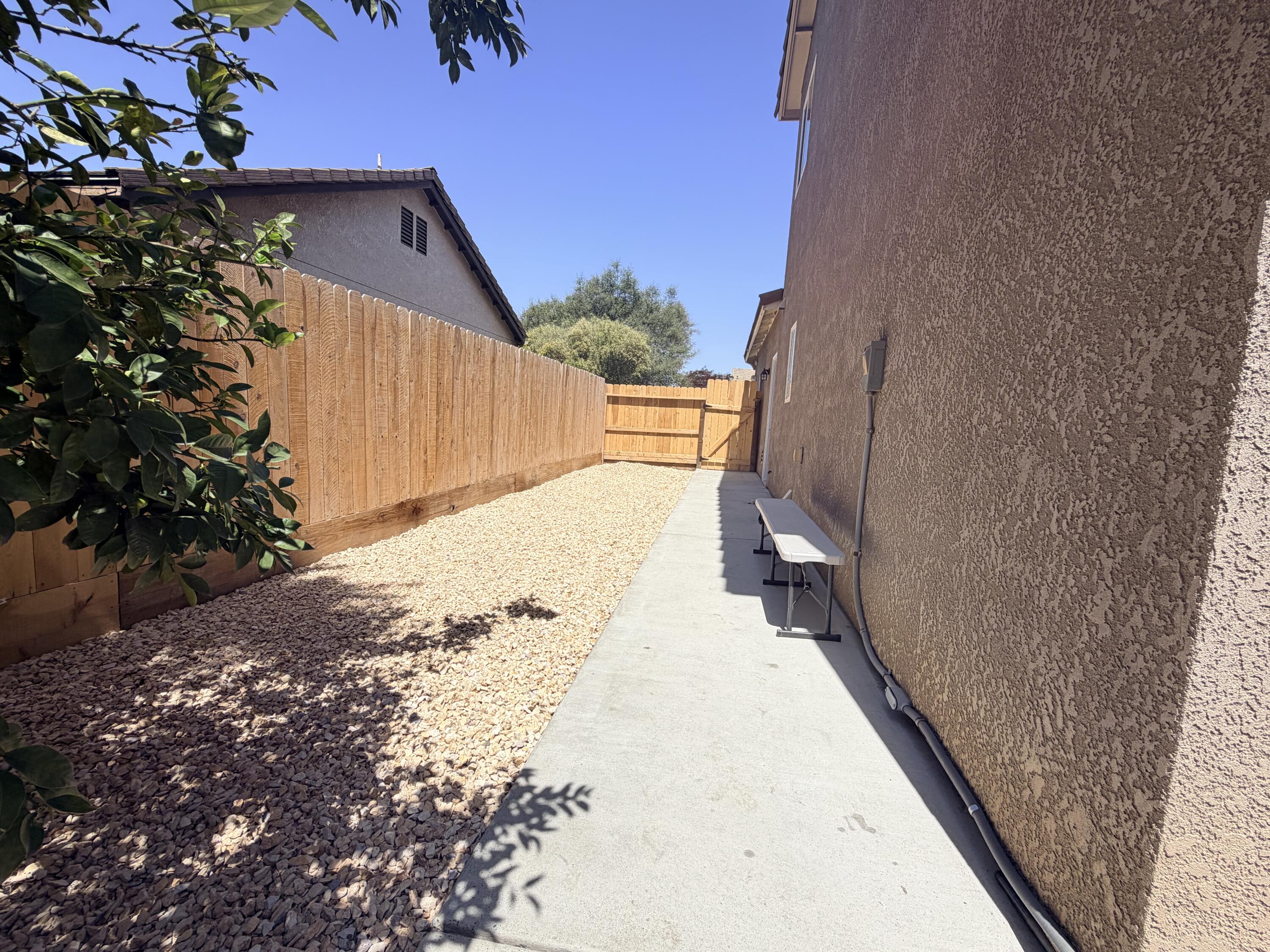 2015 Concord Ave, Tulare, CA 93274