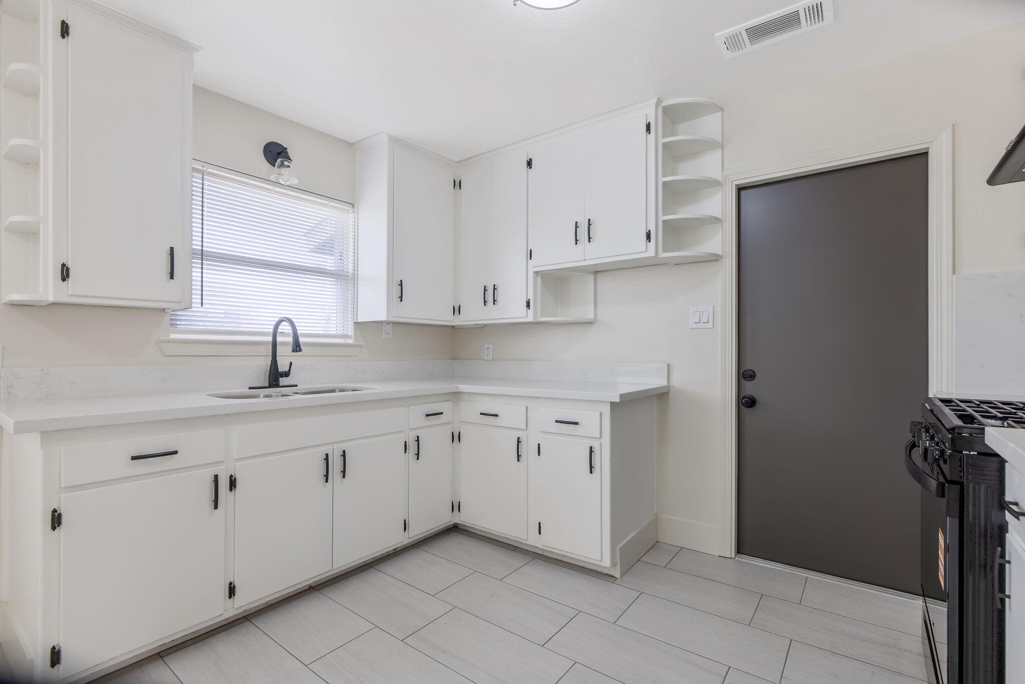 364 S Newman Rd, Tipton, CA 93272