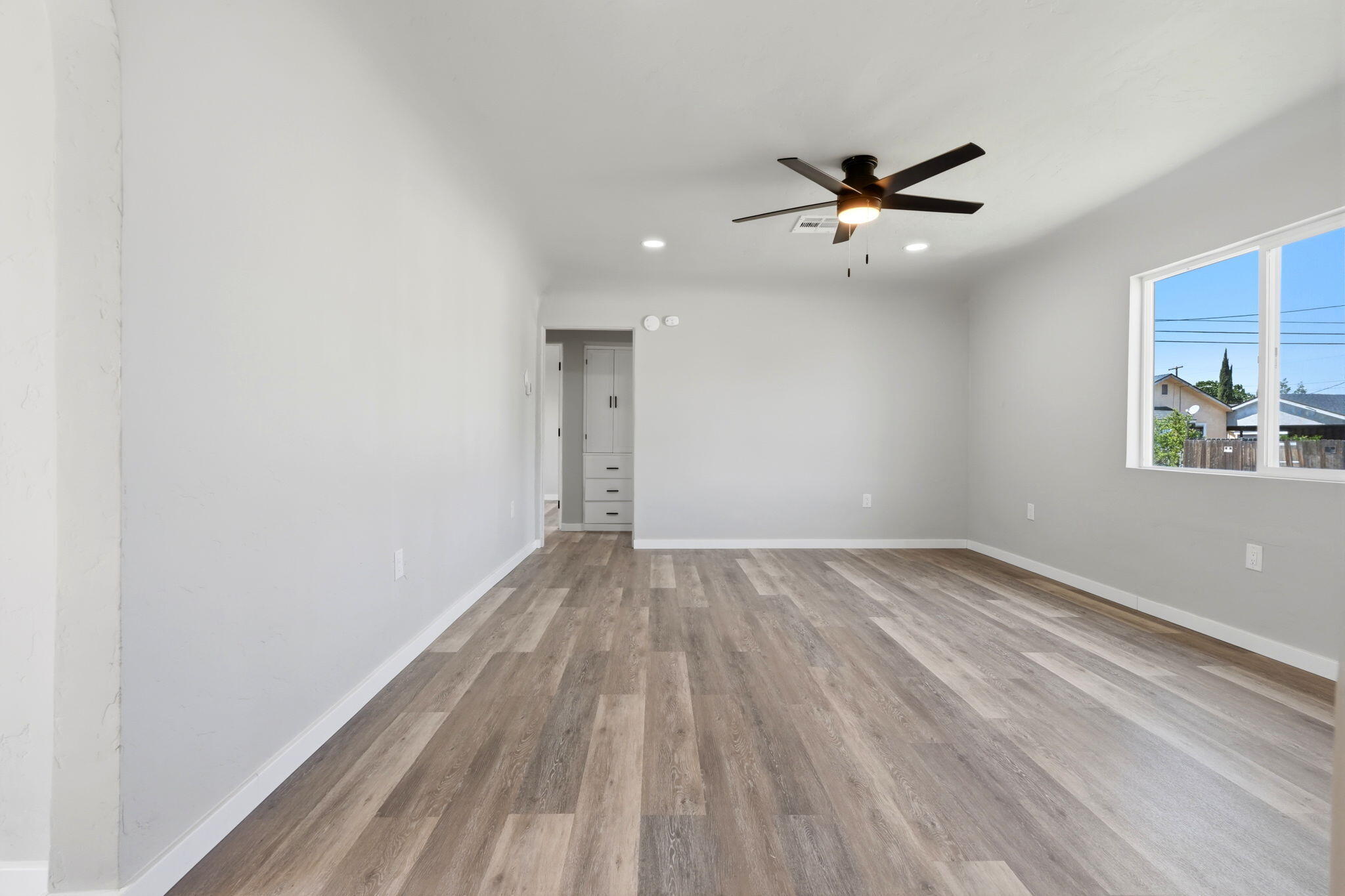 593 N 3rd St, Porterville, CA 93257