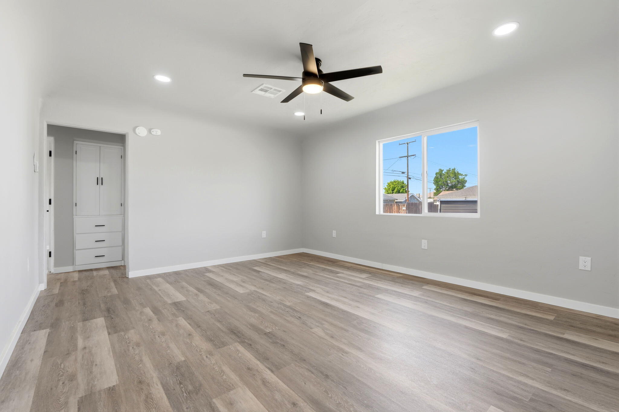 593 N 3rd St, Porterville, CA 93257