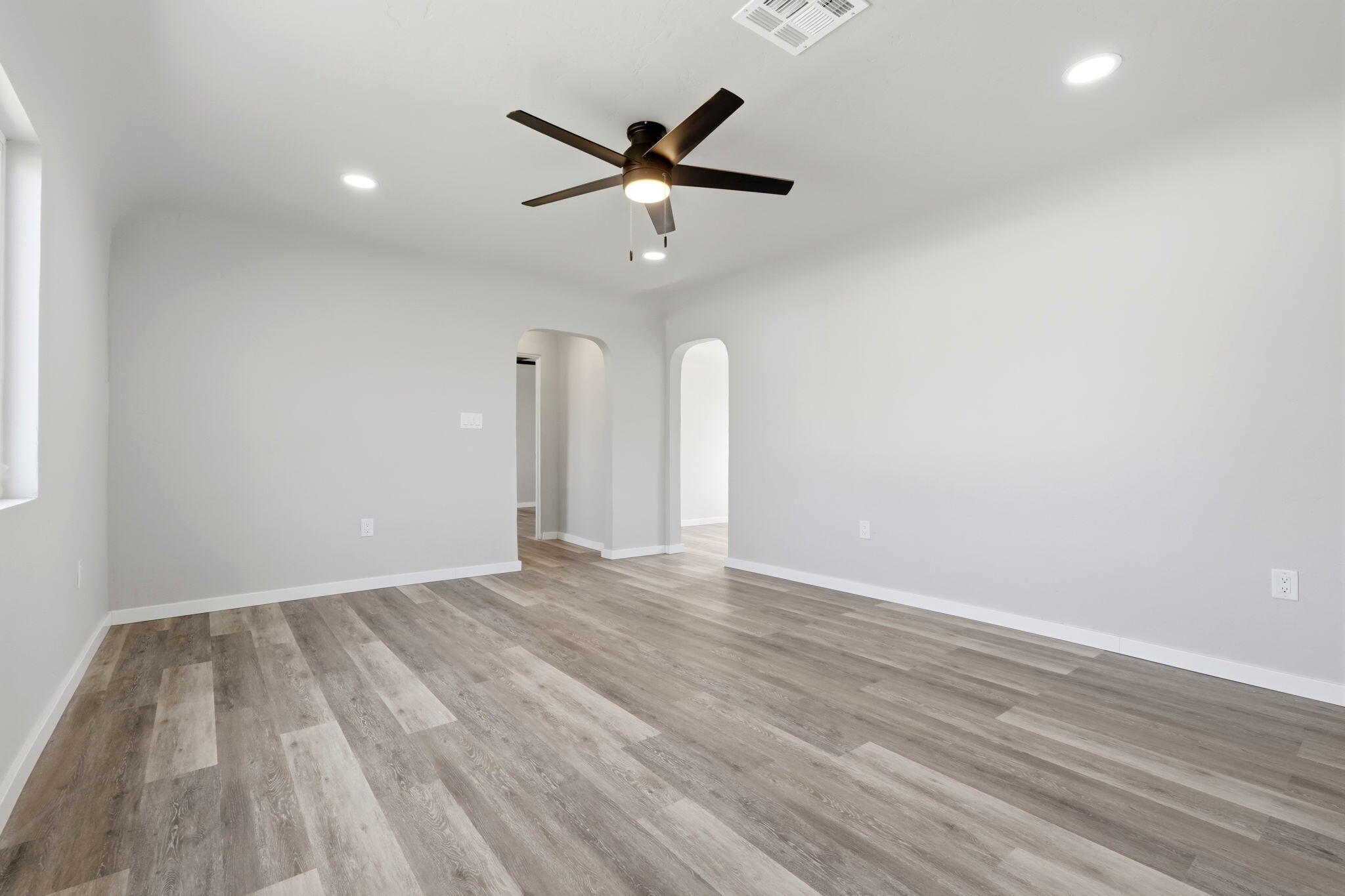 593 N 3rd St, Porterville, CA 93257